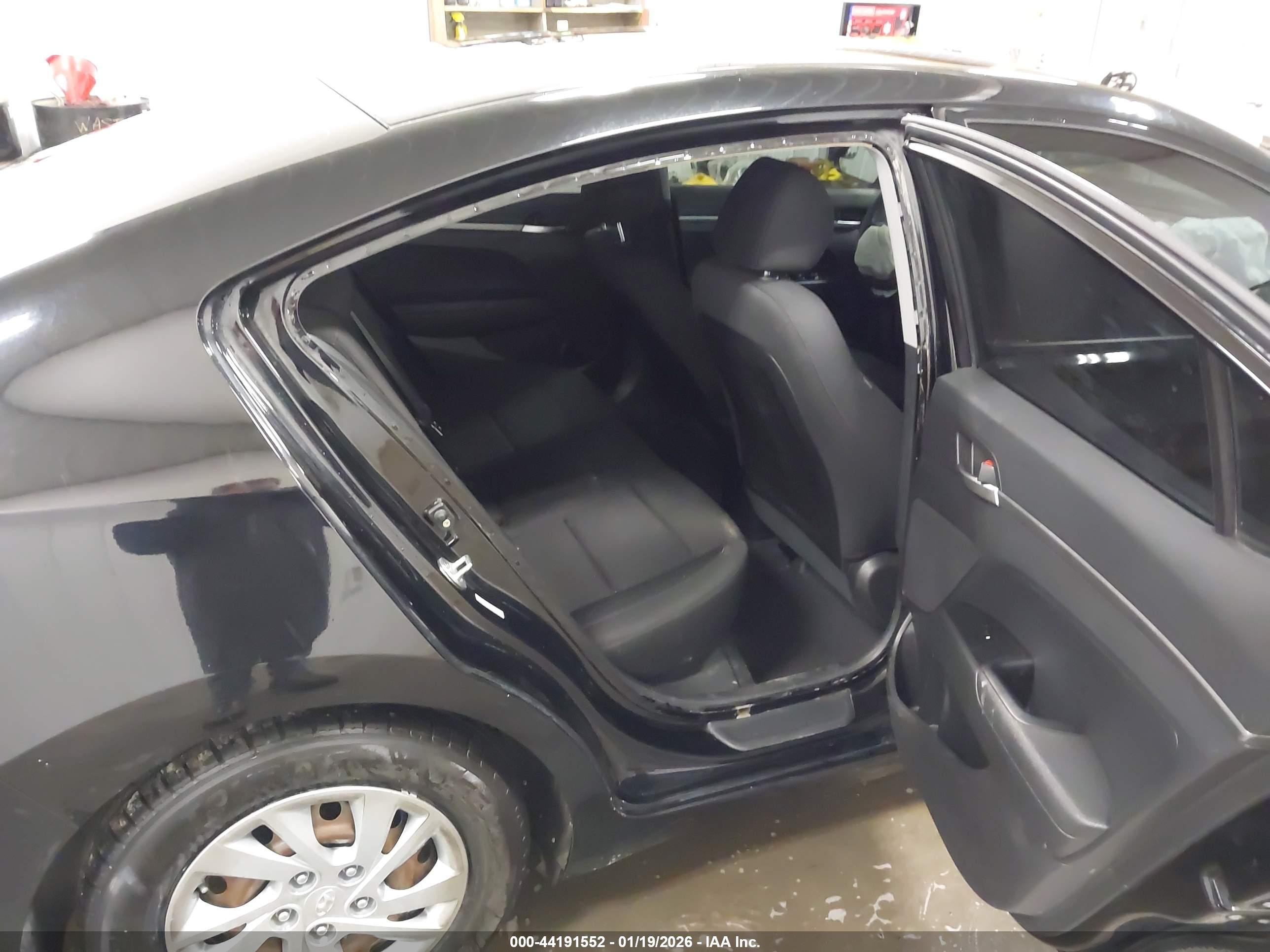 HYUNDAI ELANTRA image 8