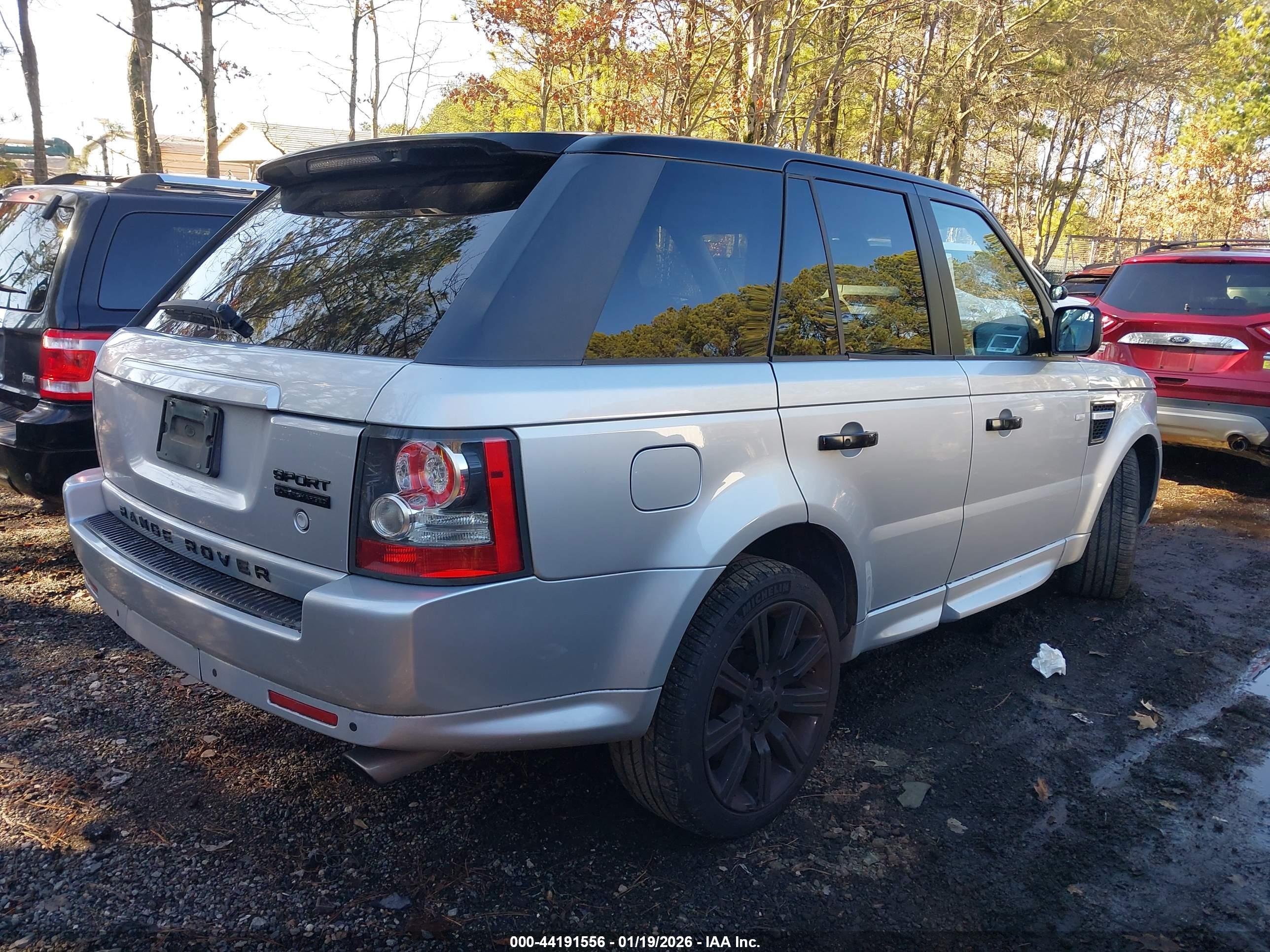 LAND ROVER image 4