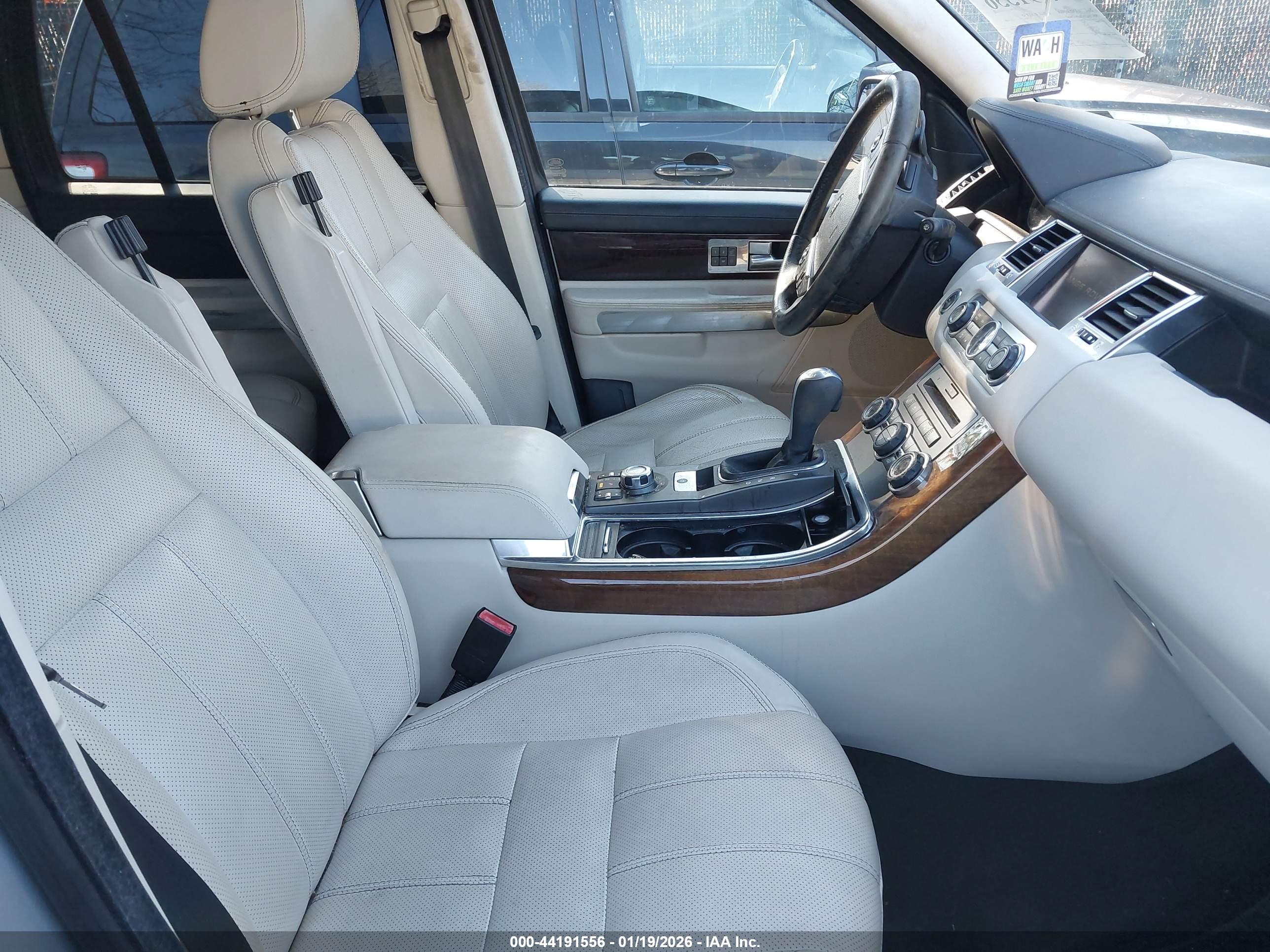 LAND ROVER image 5