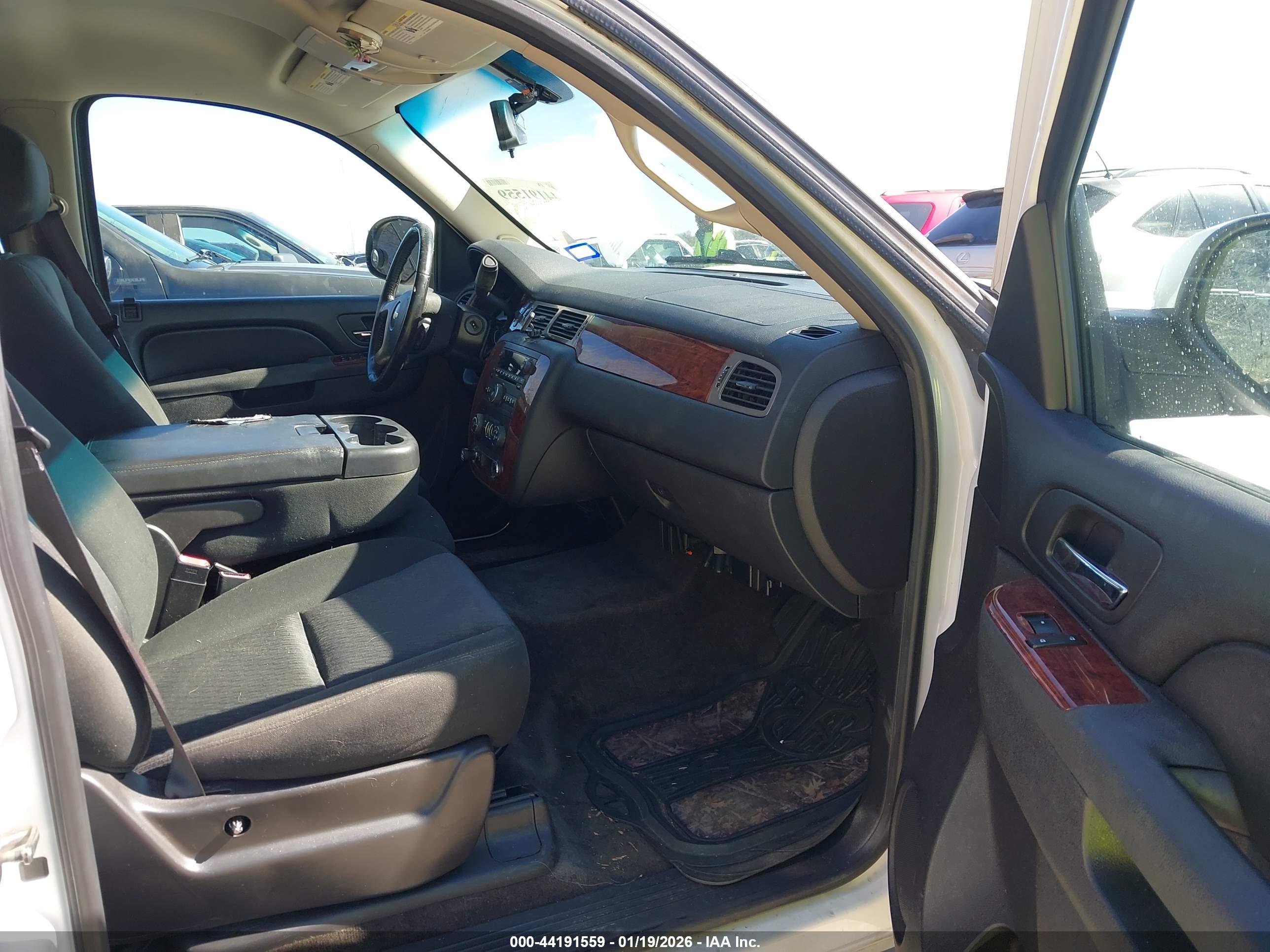CHEVROLET TAHOE image 5