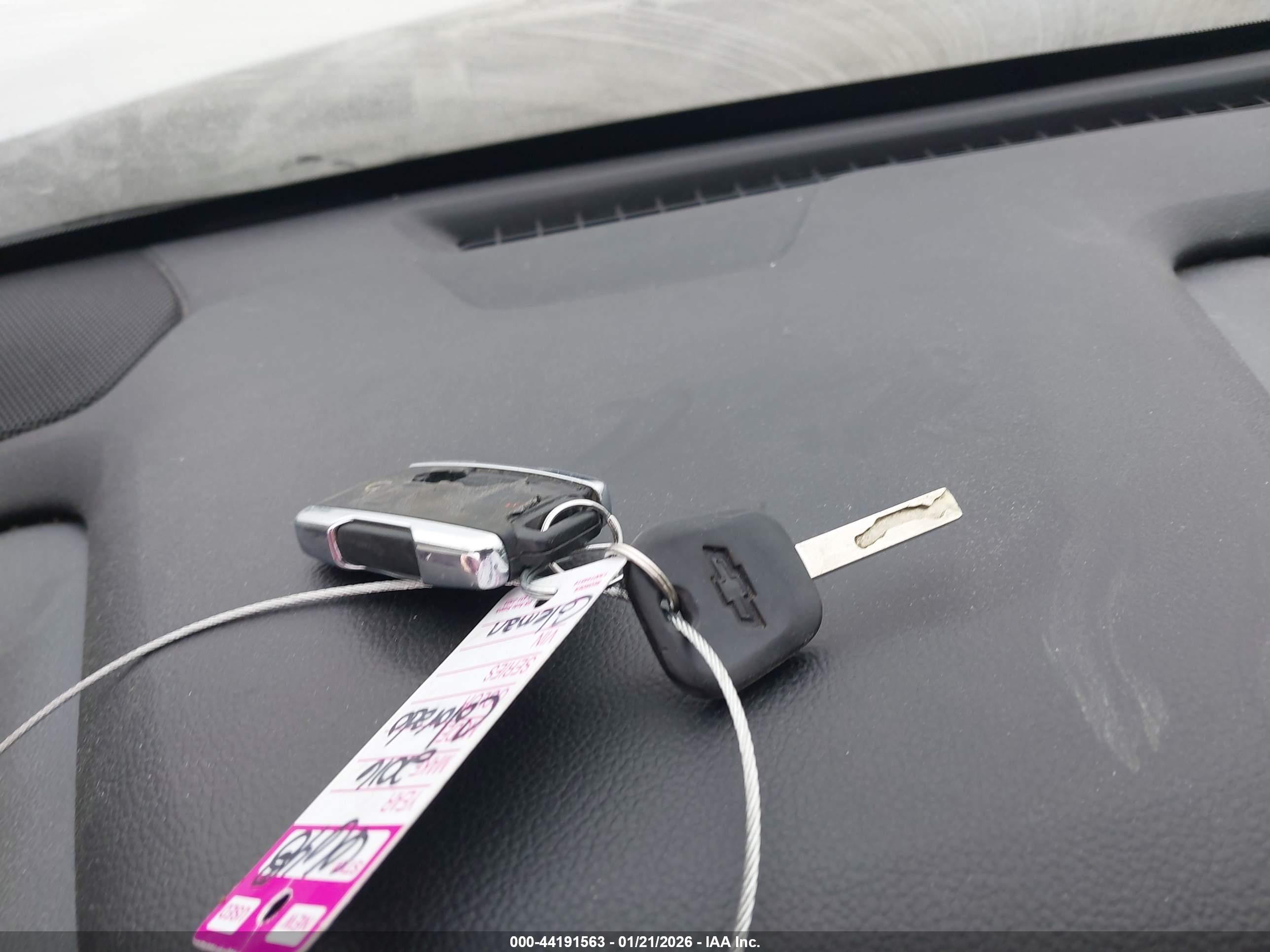 CHEVROLET COLORADO image 11
