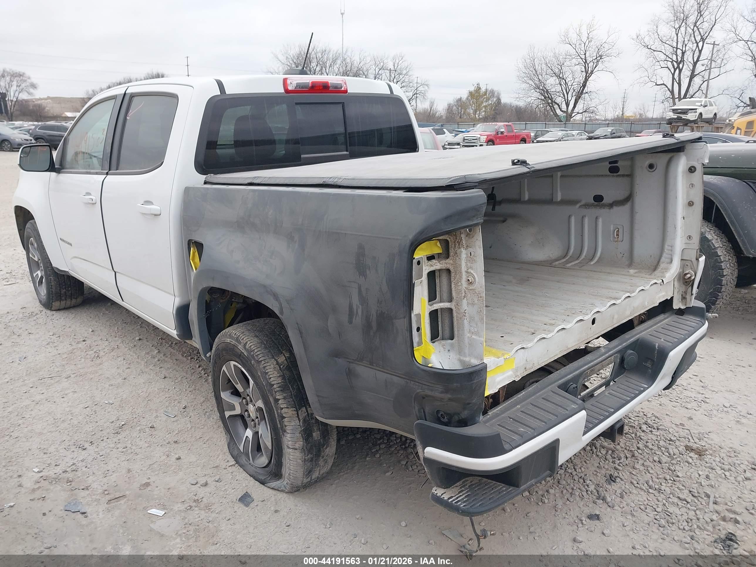 CHEVROLET COLORADO image 3