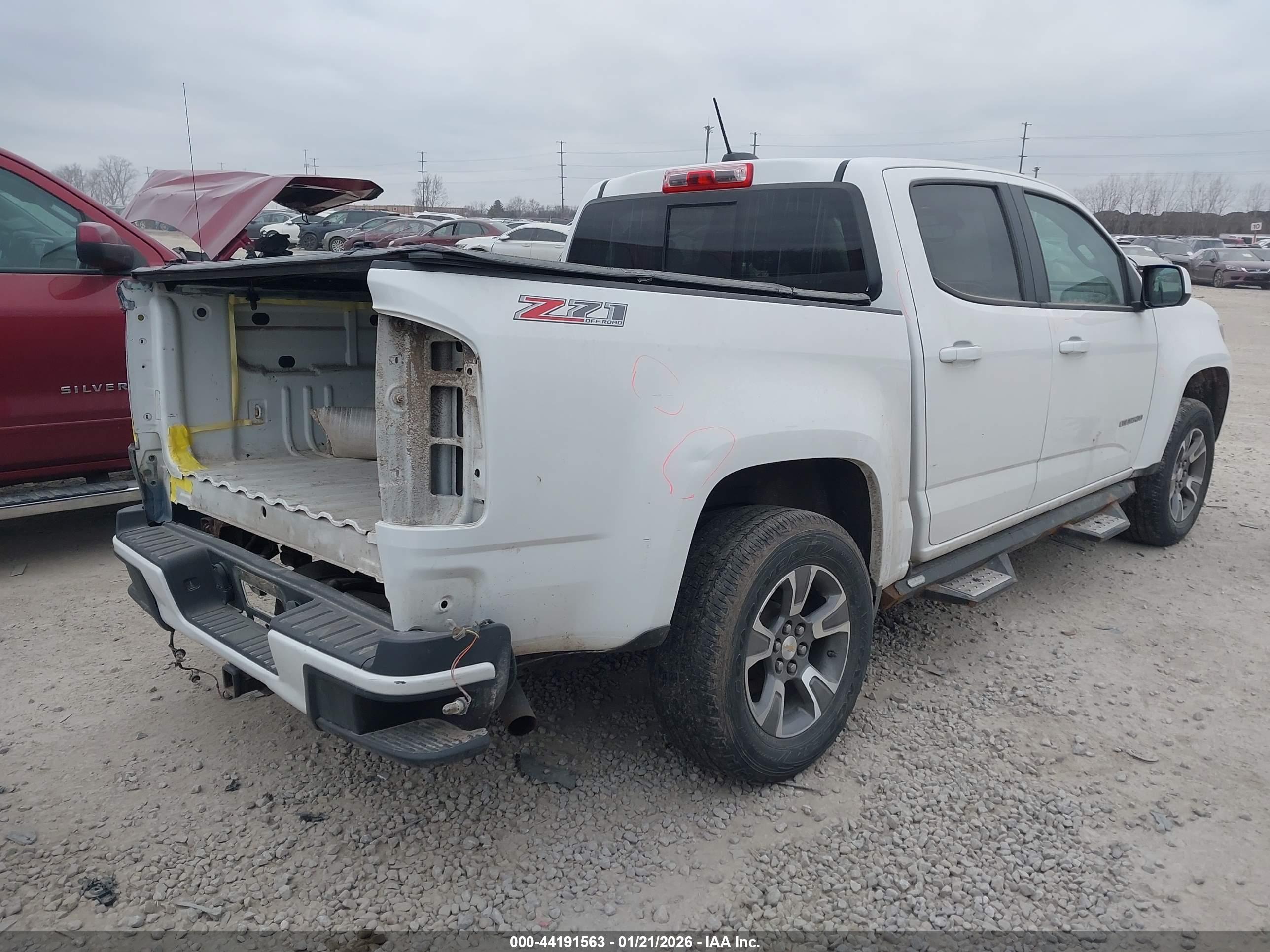 CHEVROLET COLORADO image 4