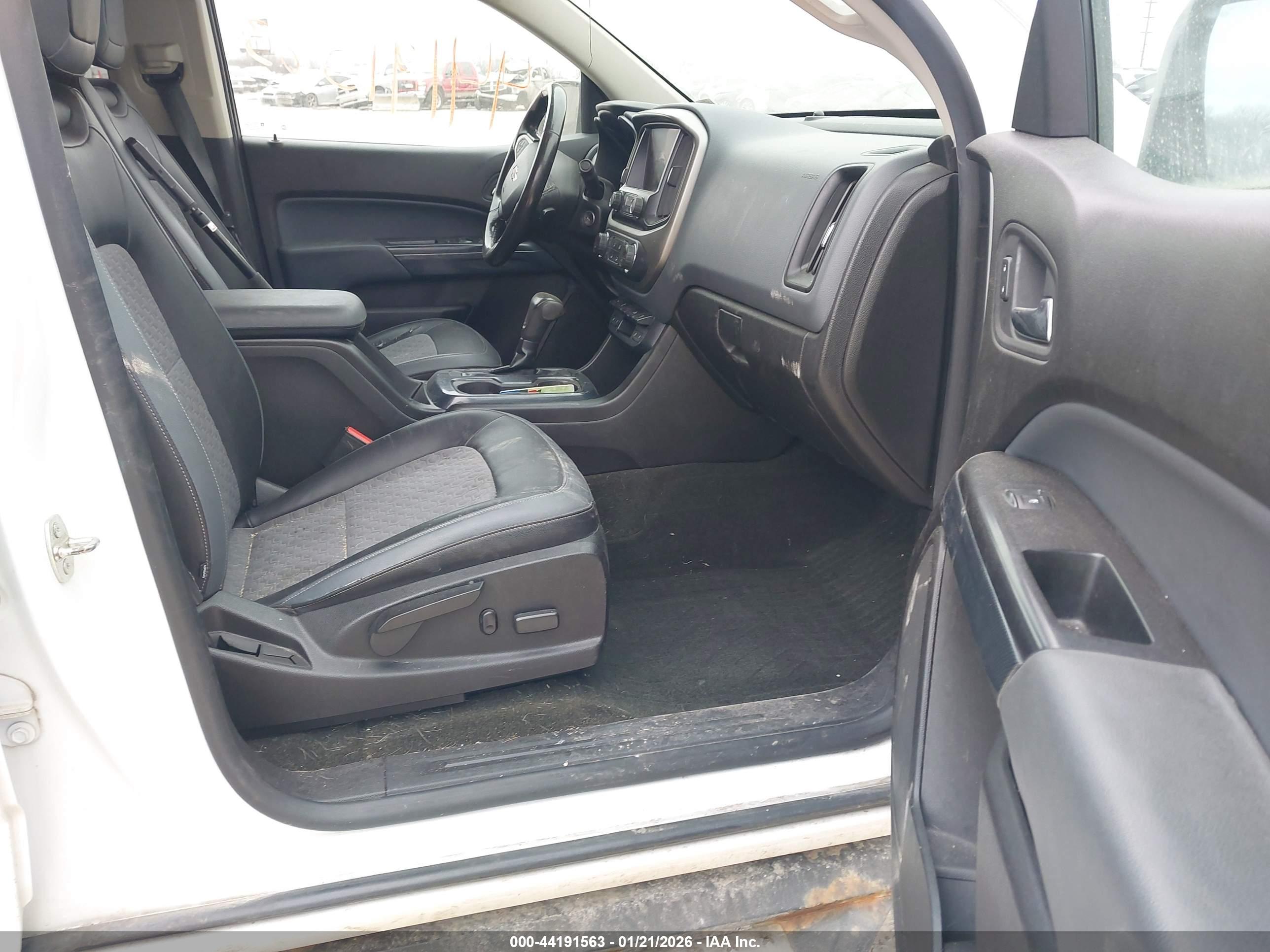 CHEVROLET COLORADO image 5