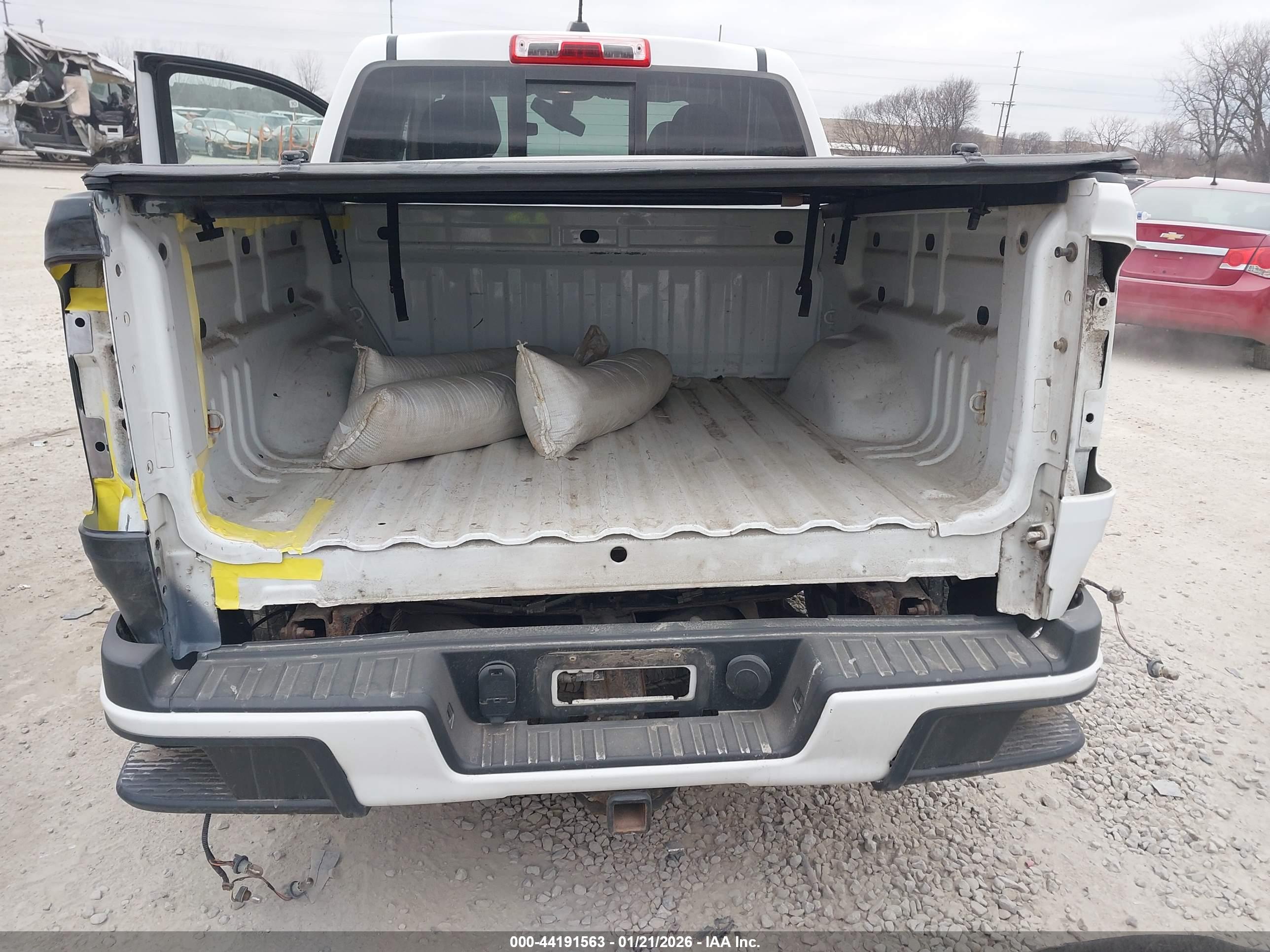 CHEVROLET COLORADO image 6