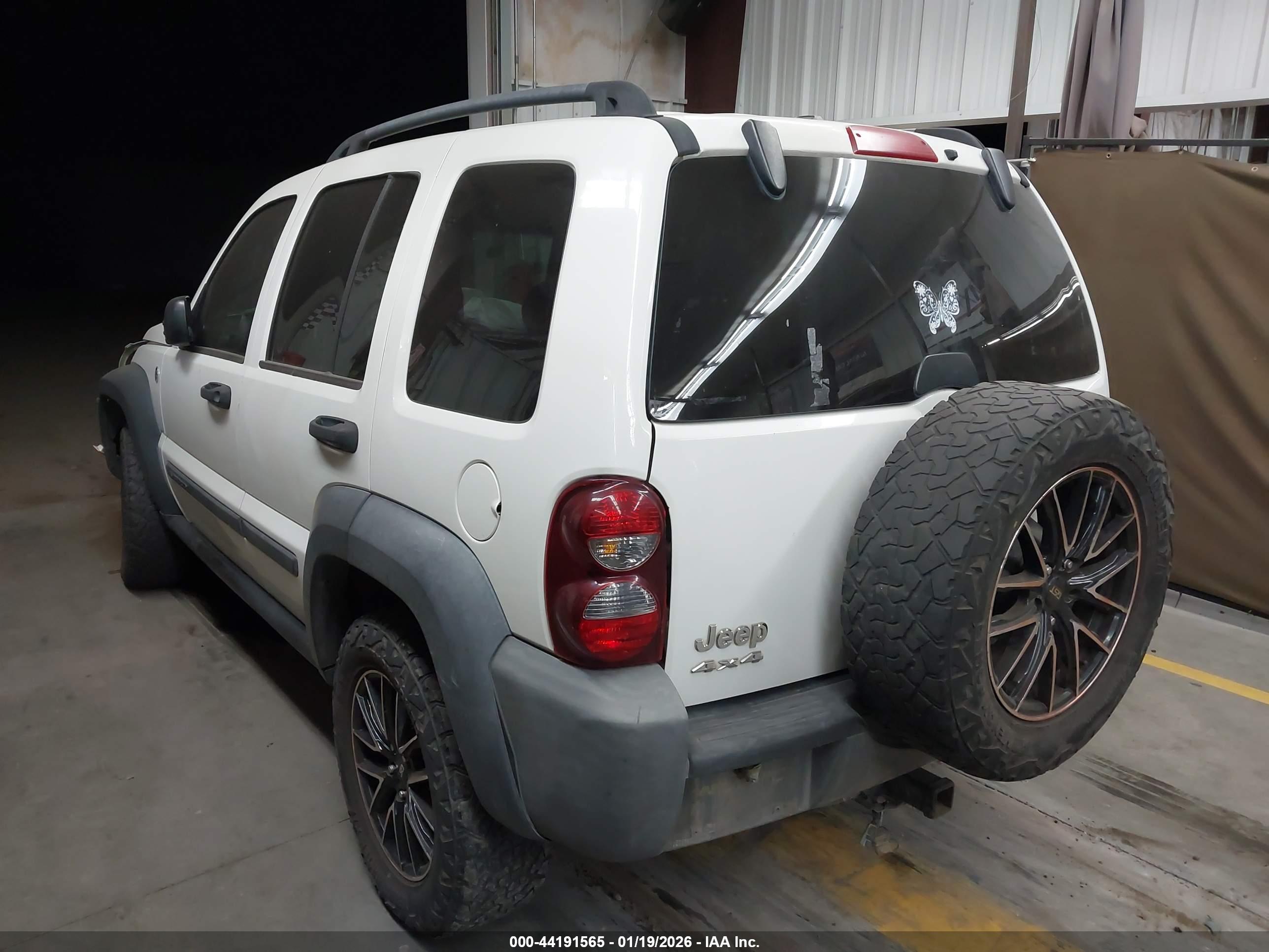 JEEP LIBERTY image 3