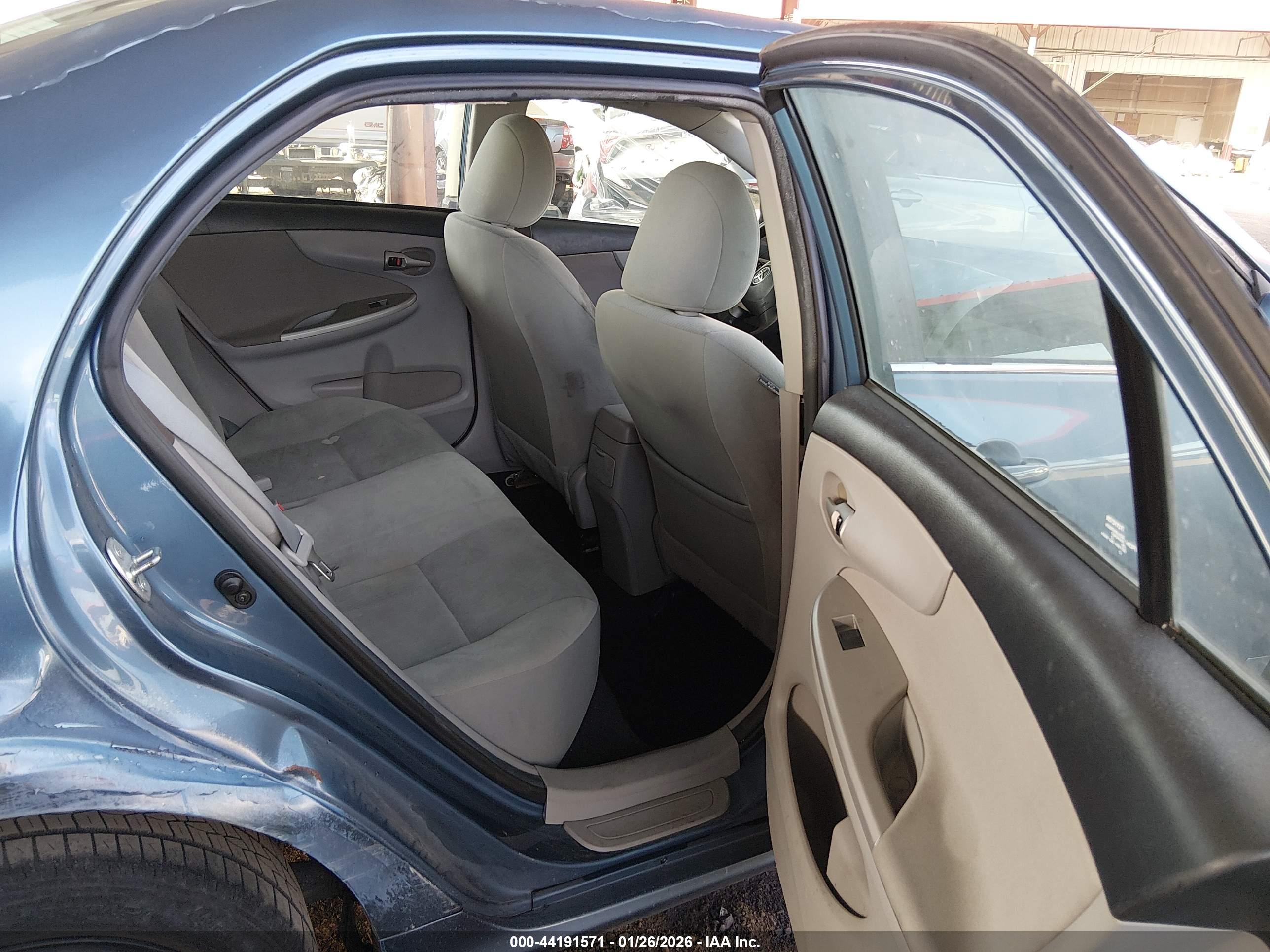 TOYOTA COROLLA image 8
