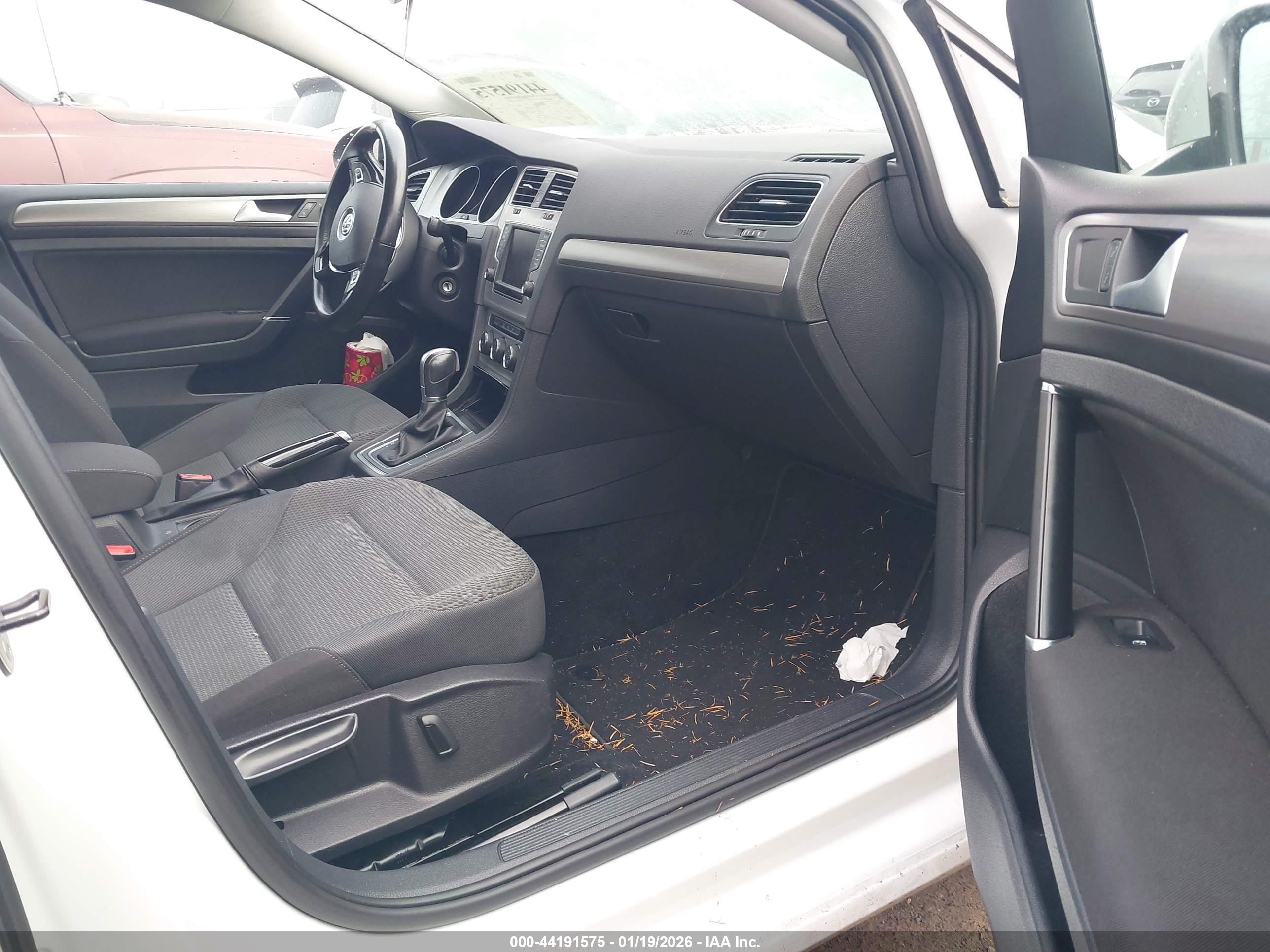 VOLKSWAGEN GOLF image 5