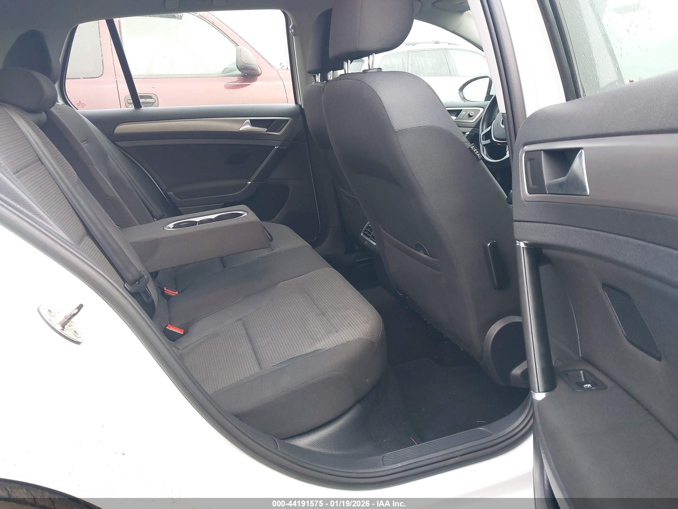 VOLKSWAGEN GOLF image 8