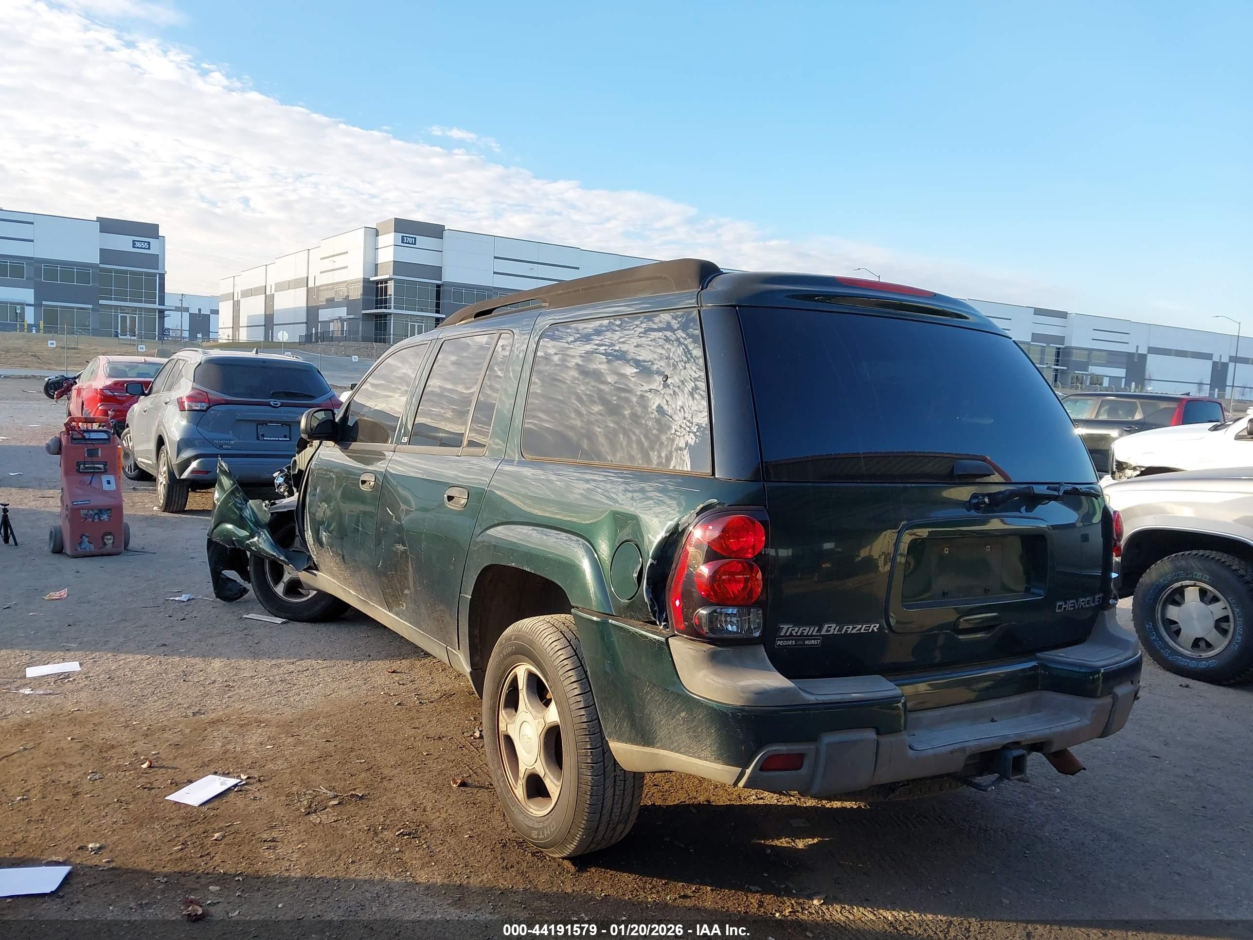 CHEVROLET TRAILBLAZER image 3