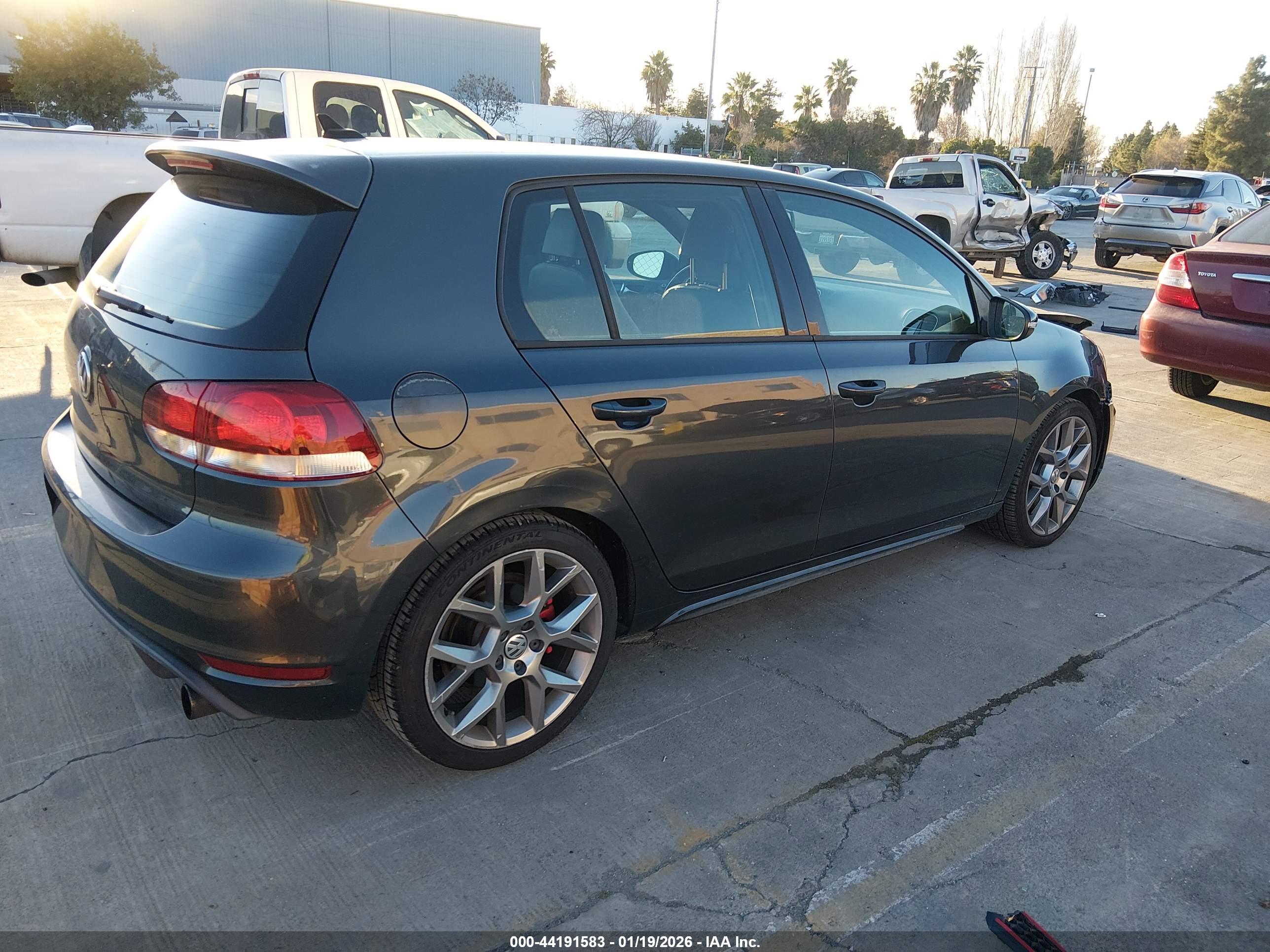 VOLKSWAGEN GTI image 4