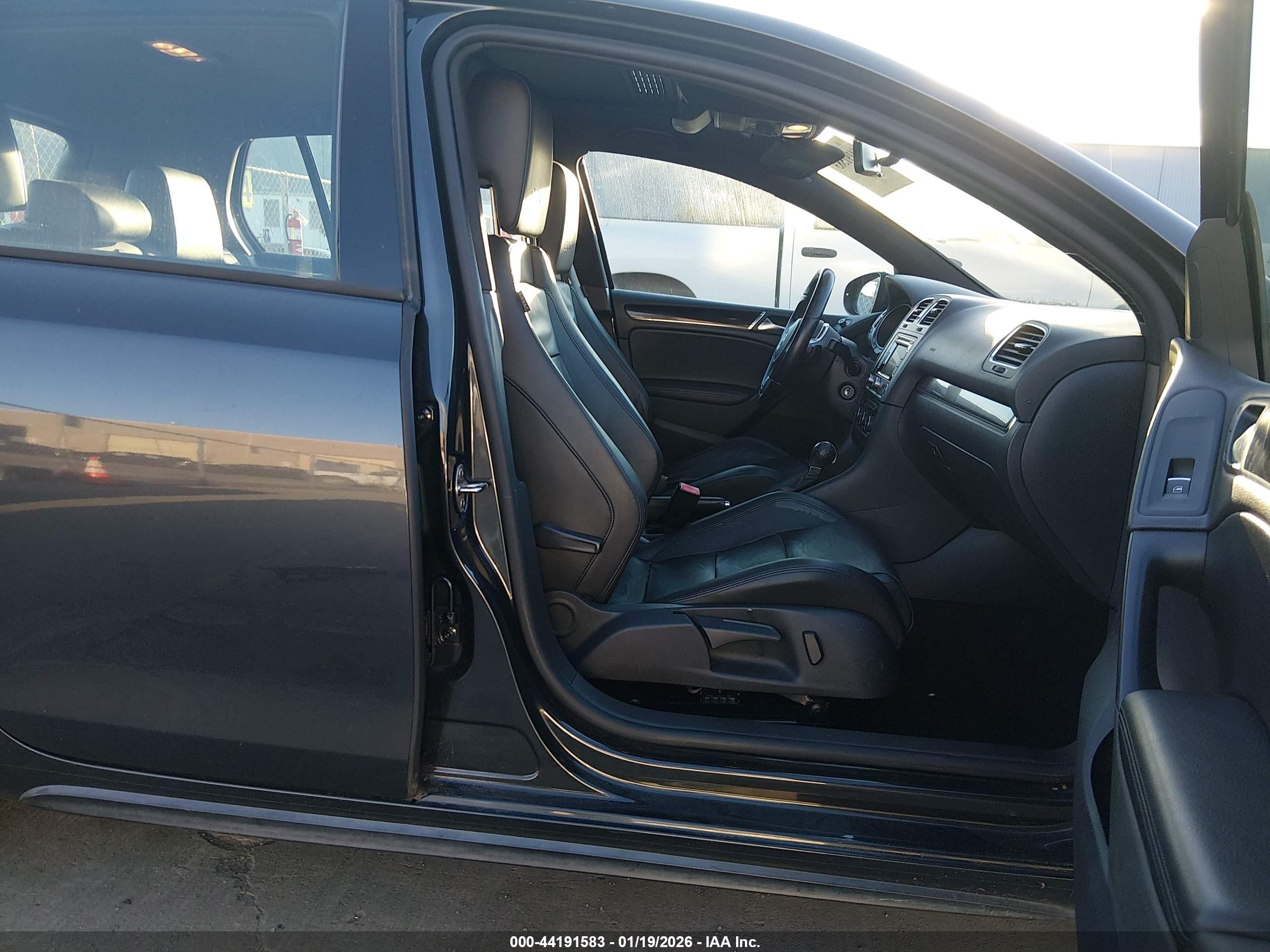 VOLKSWAGEN GTI image 5