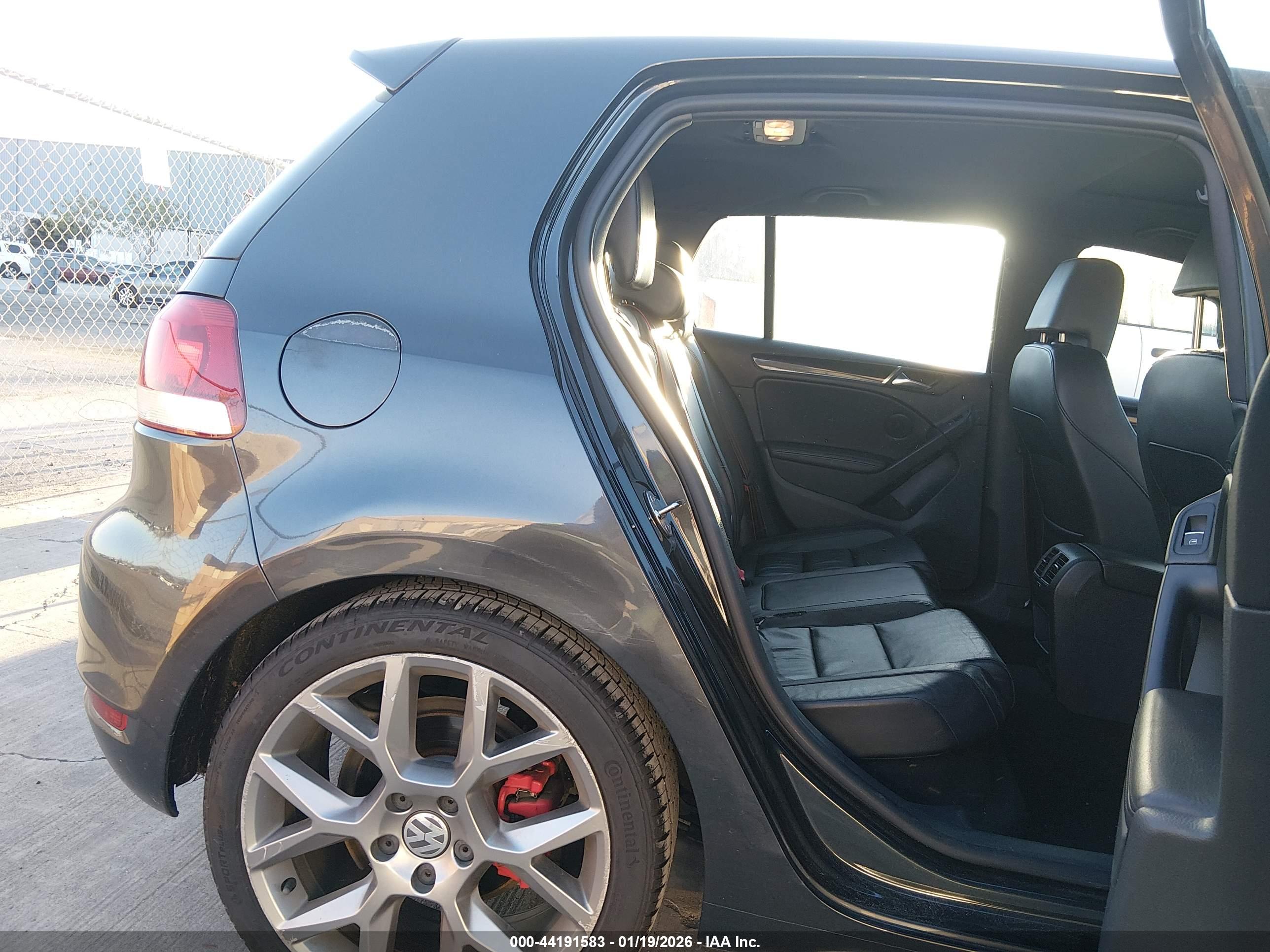 VOLKSWAGEN GTI image 8