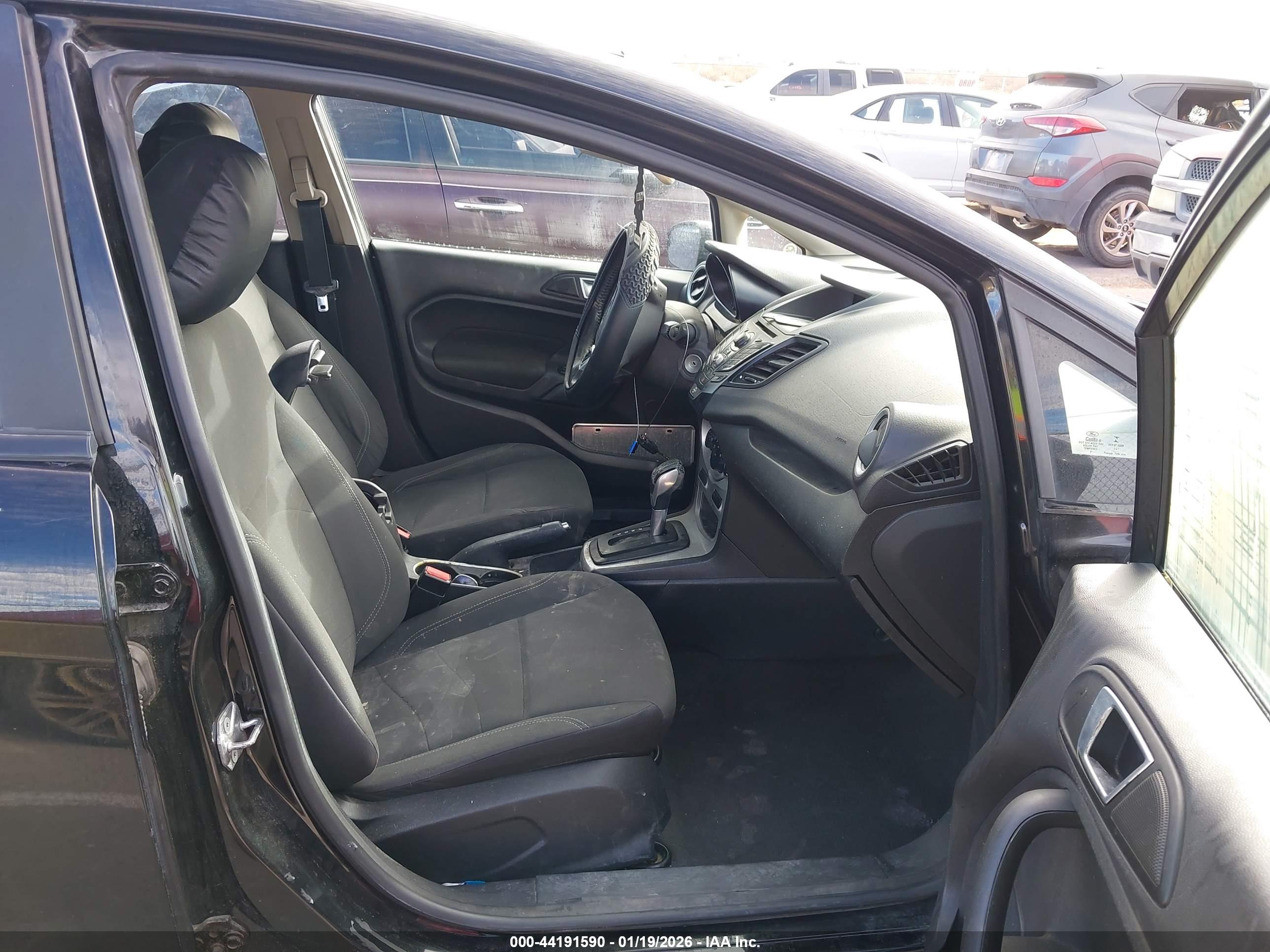 FORD FIESTA image 5