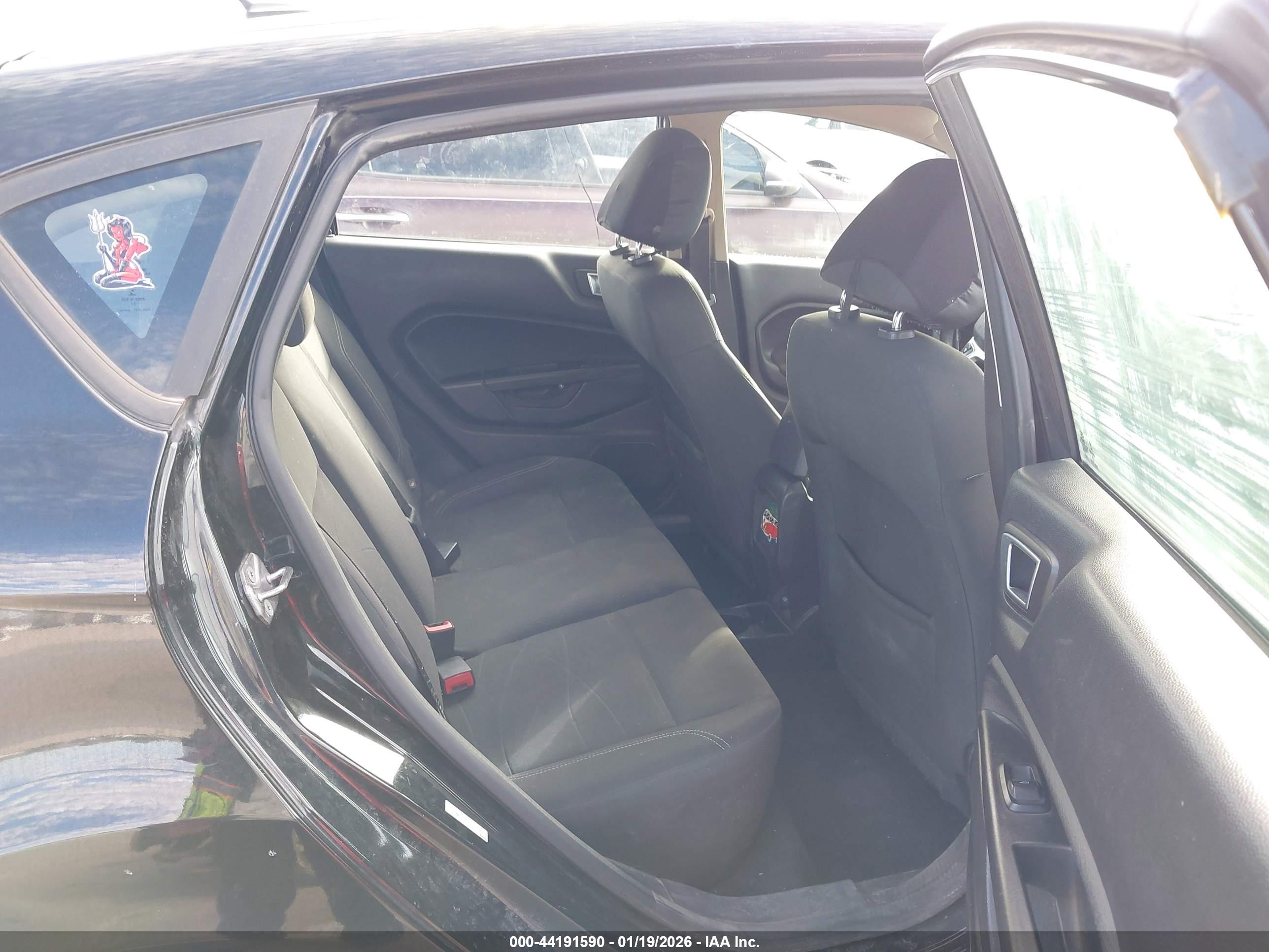 FORD FIESTA image 8