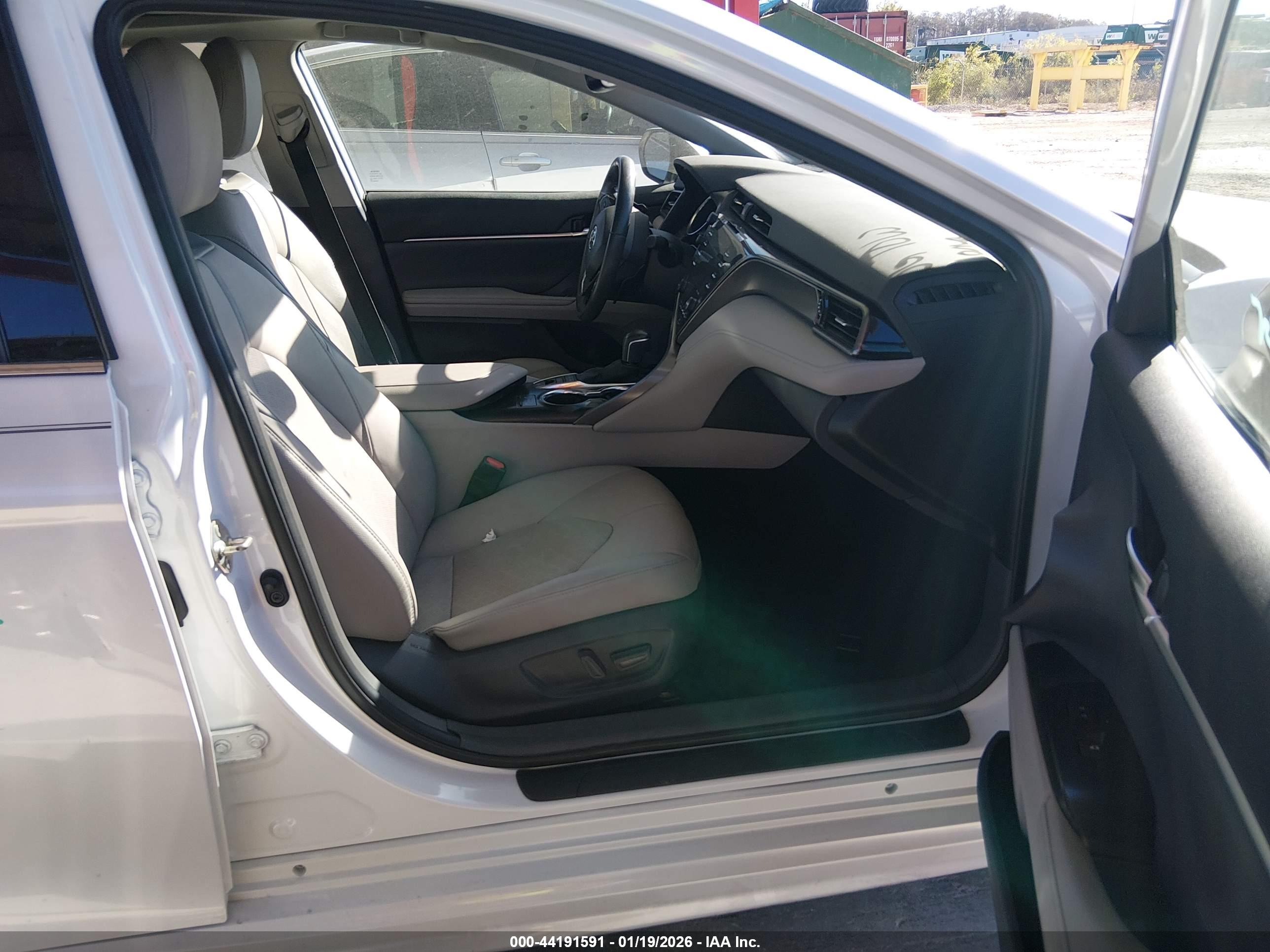 TOYOTA CAMRY image 5