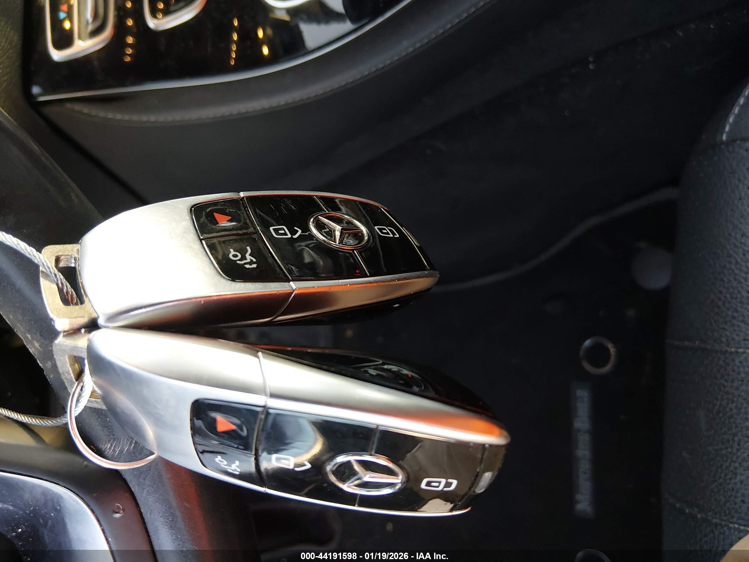 MERCEDES-BENZ E image 11