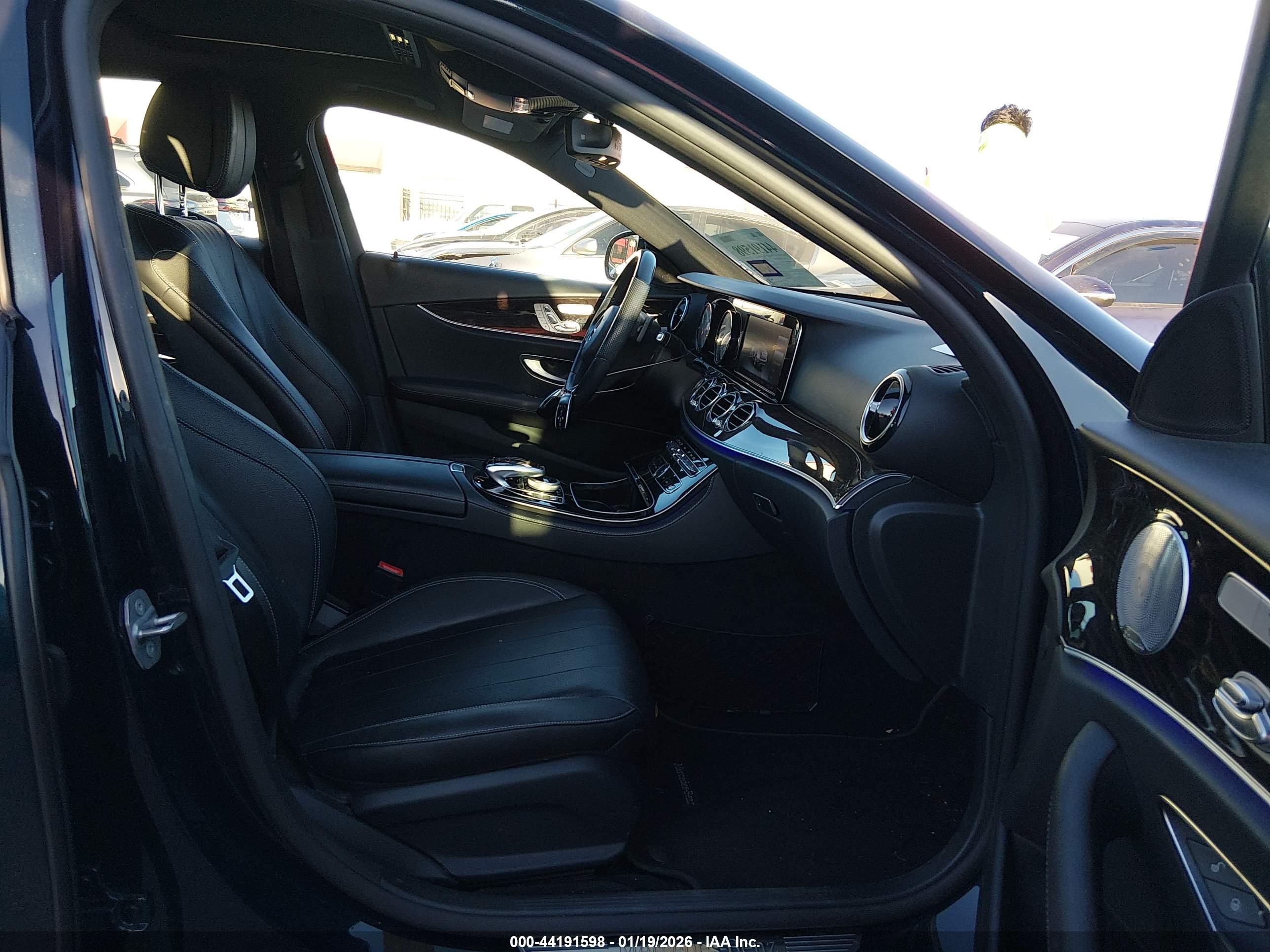 MERCEDES-BENZ E image 5
