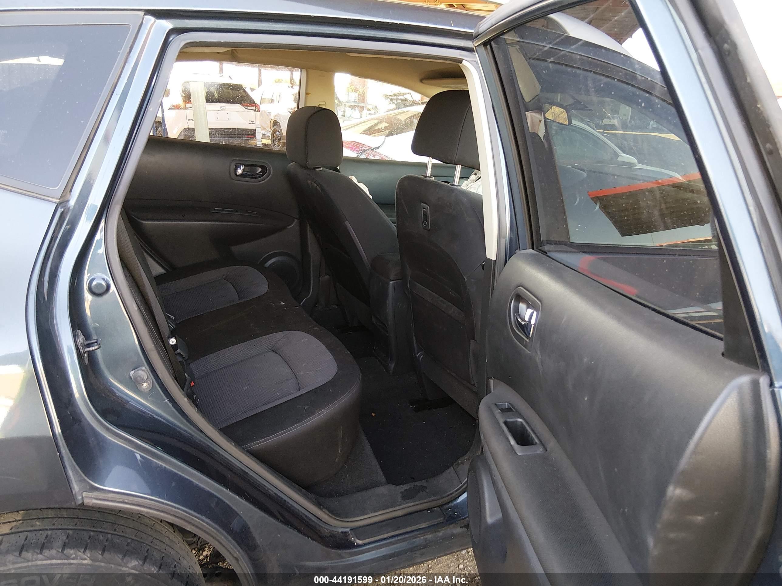 NISSAN ROGUE image 8