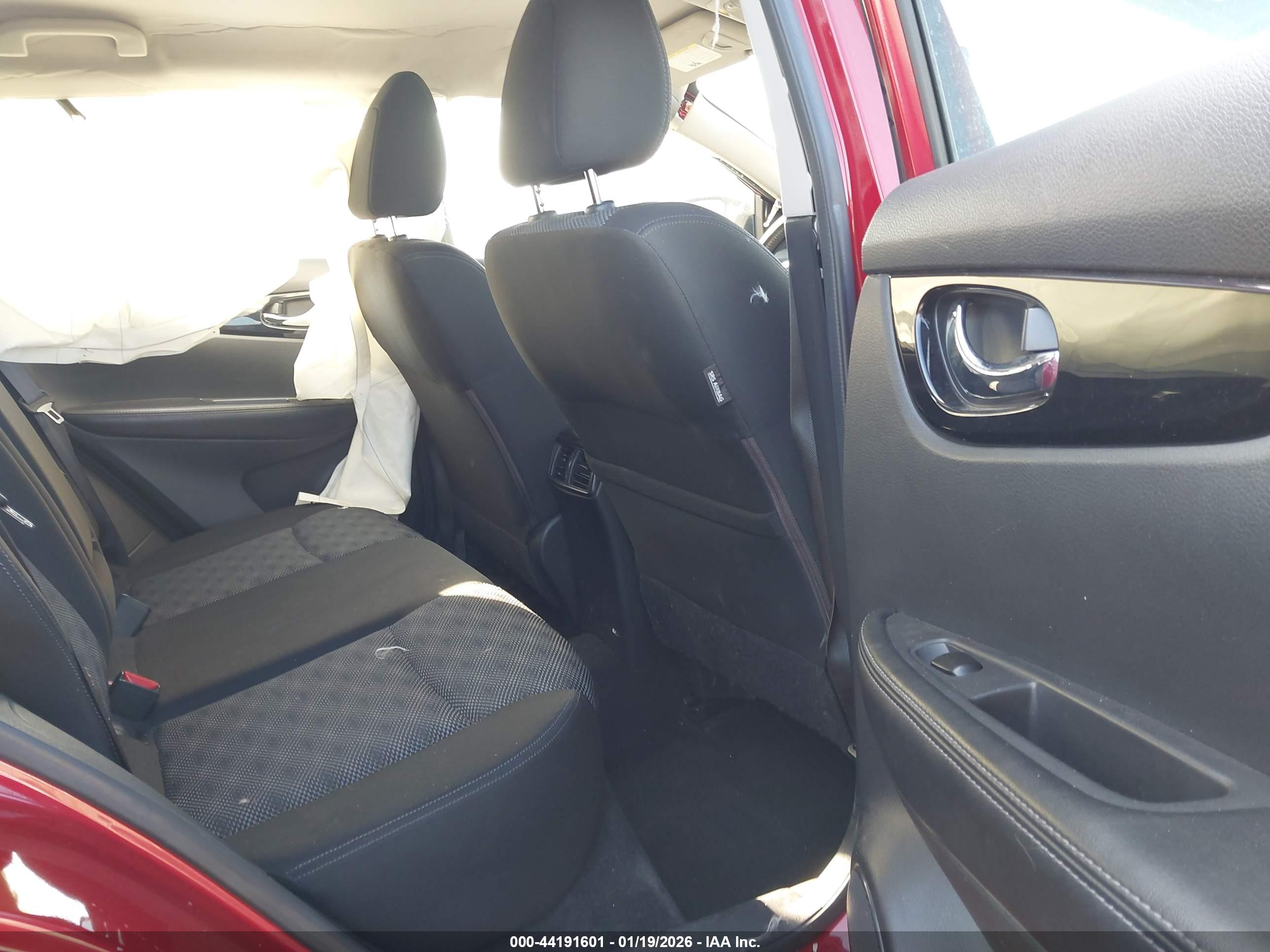 NISSAN ROGUE image 8