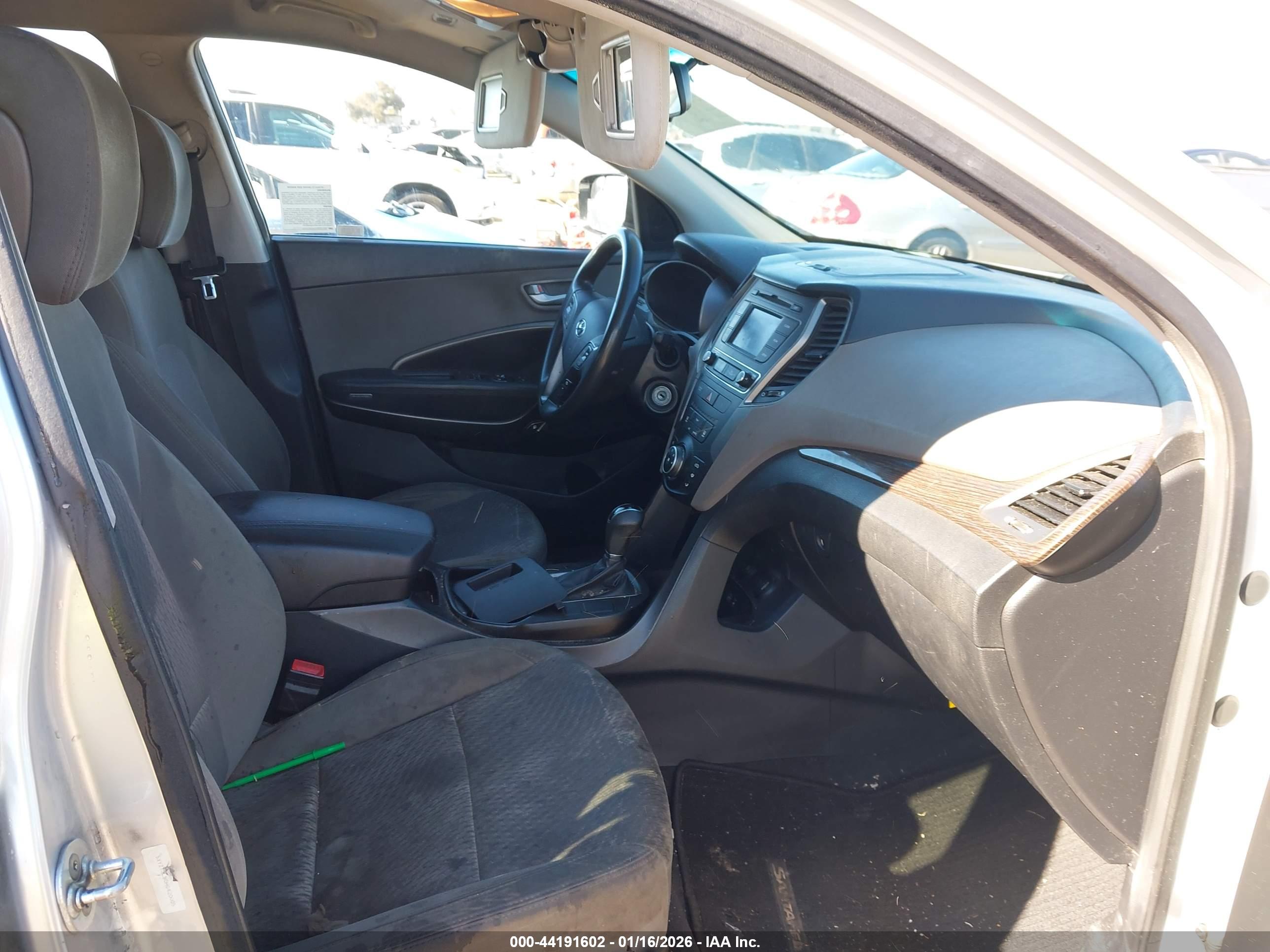 HYUNDAI SANTA image 5