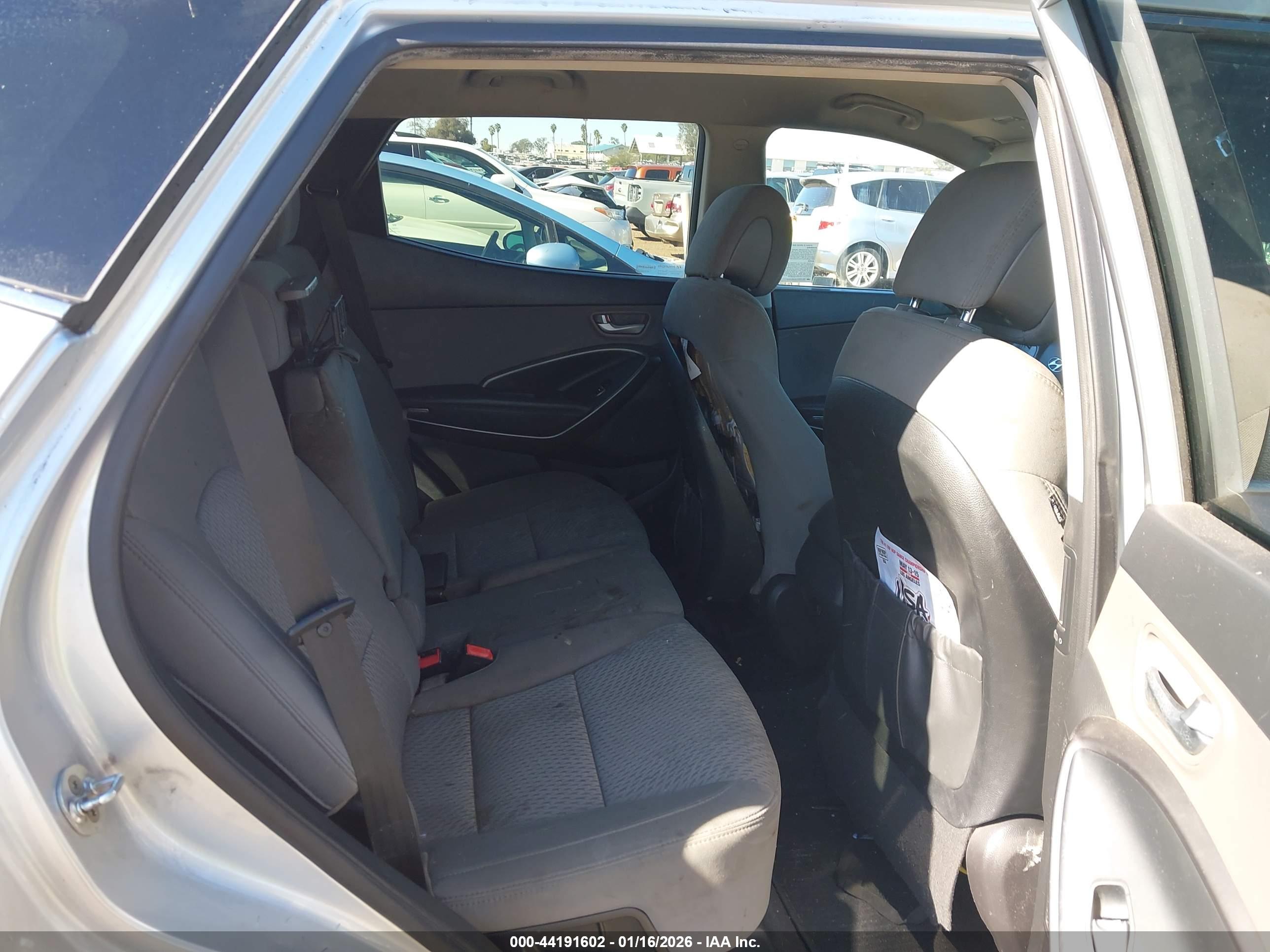 HYUNDAI SANTA image 8
