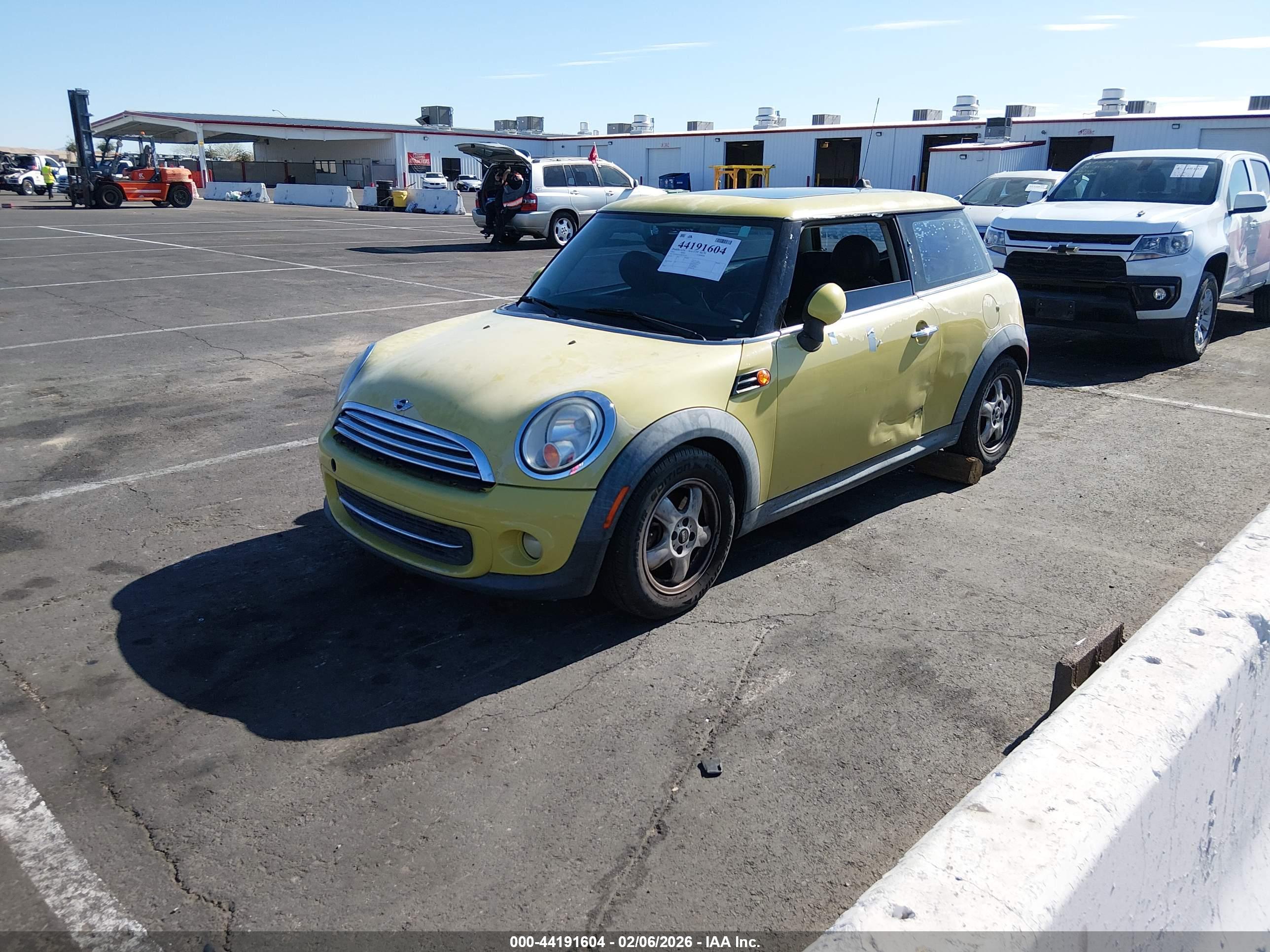 MINI COOPER image 2