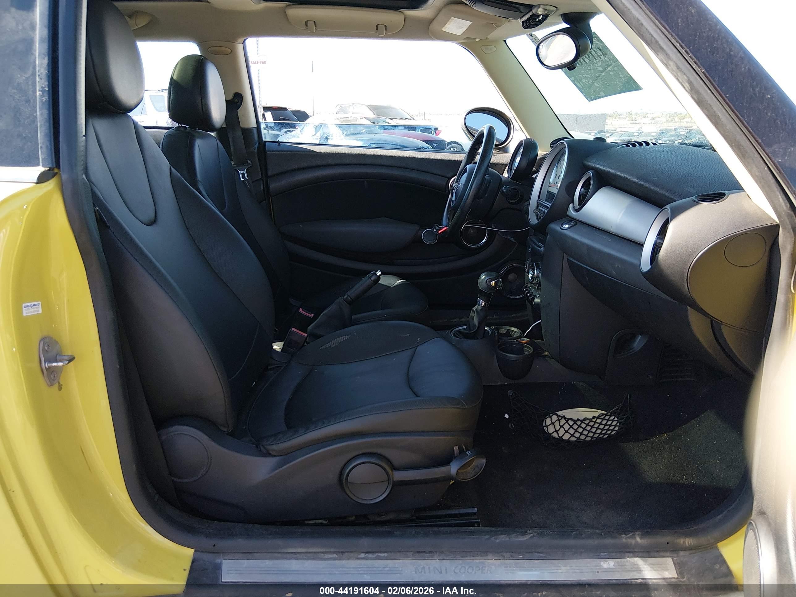 MINI COOPER image 5