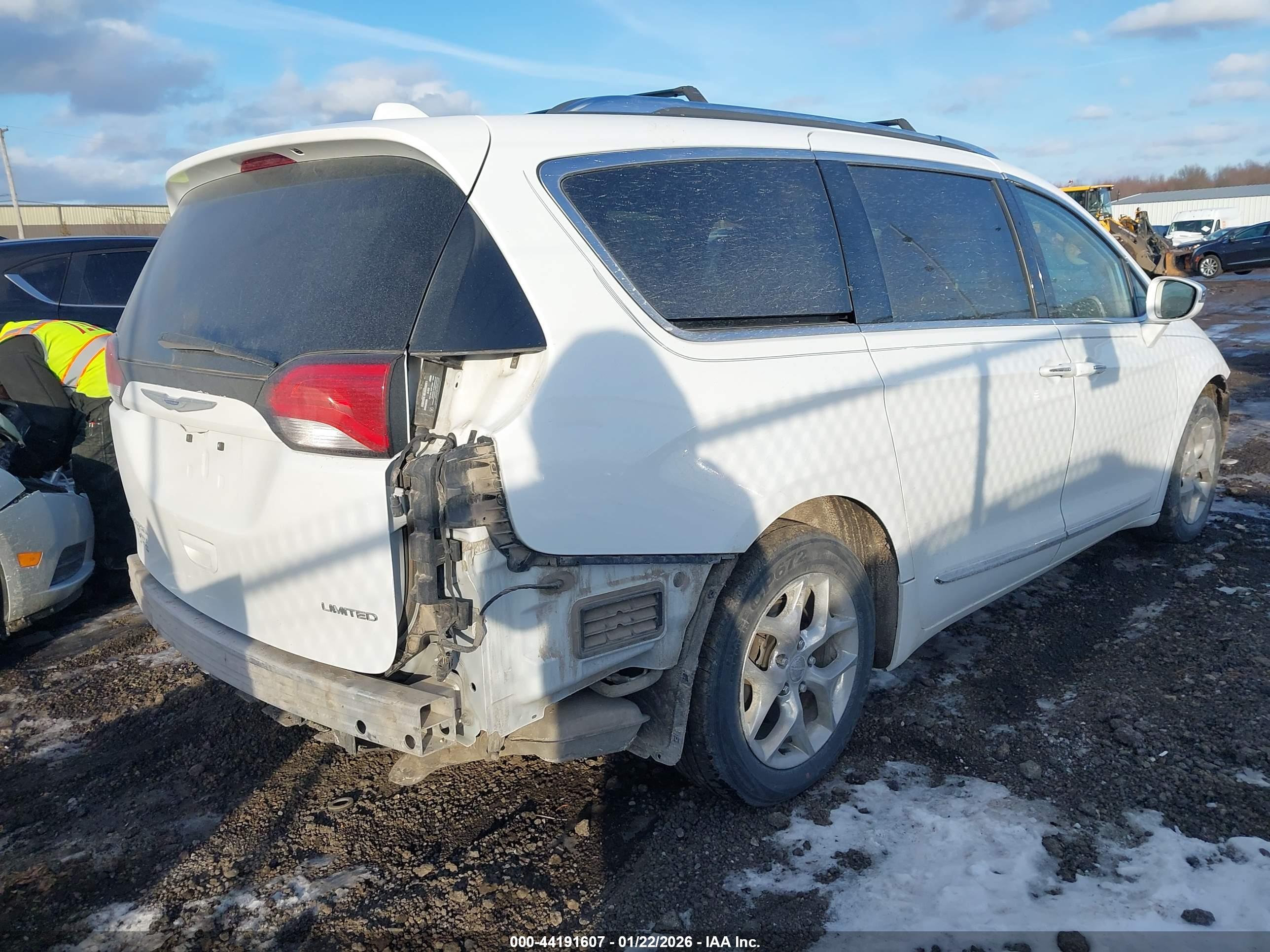 CHRYSLER PACIFICA image 4