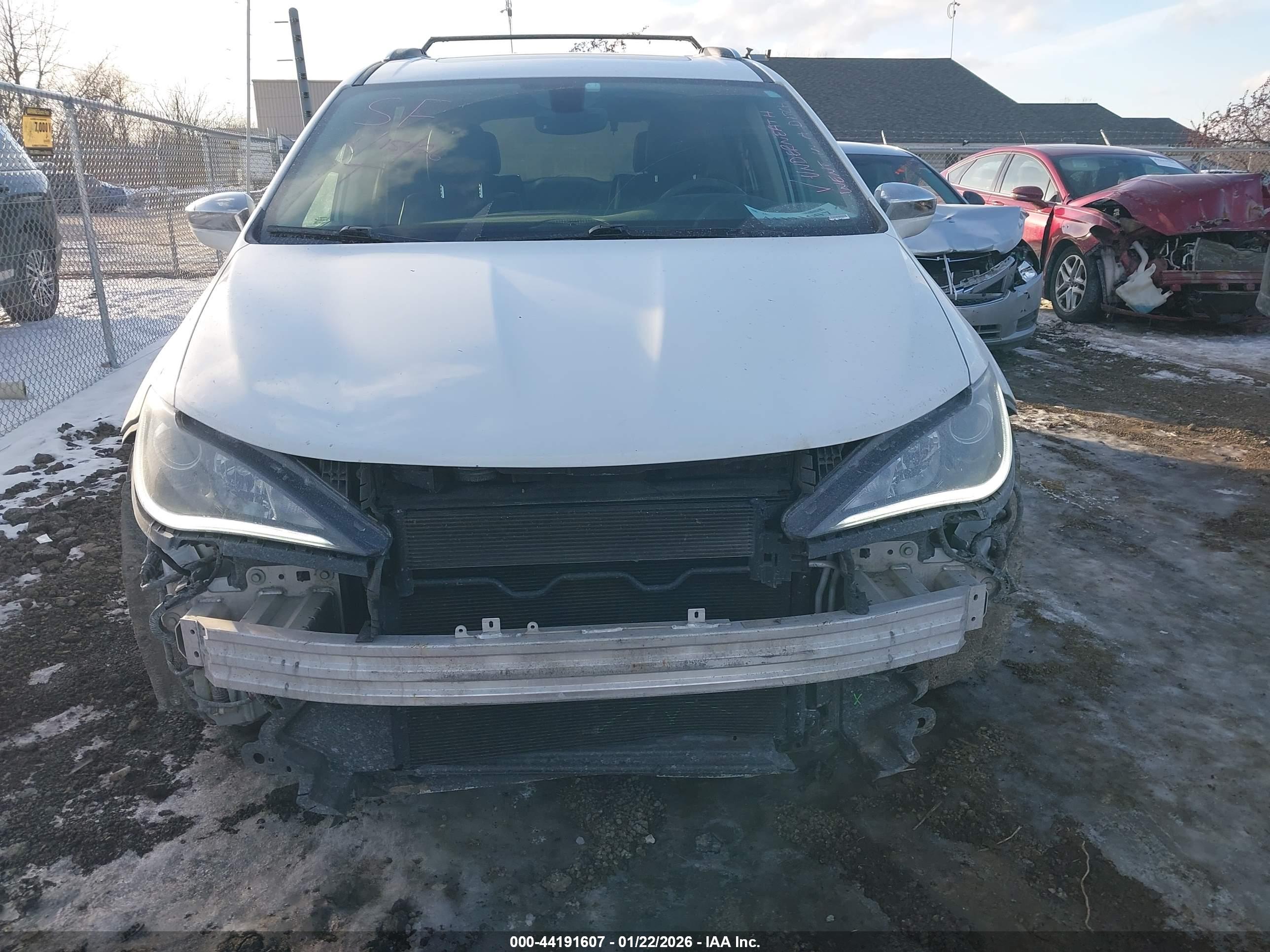 CHRYSLER PACIFICA image 6