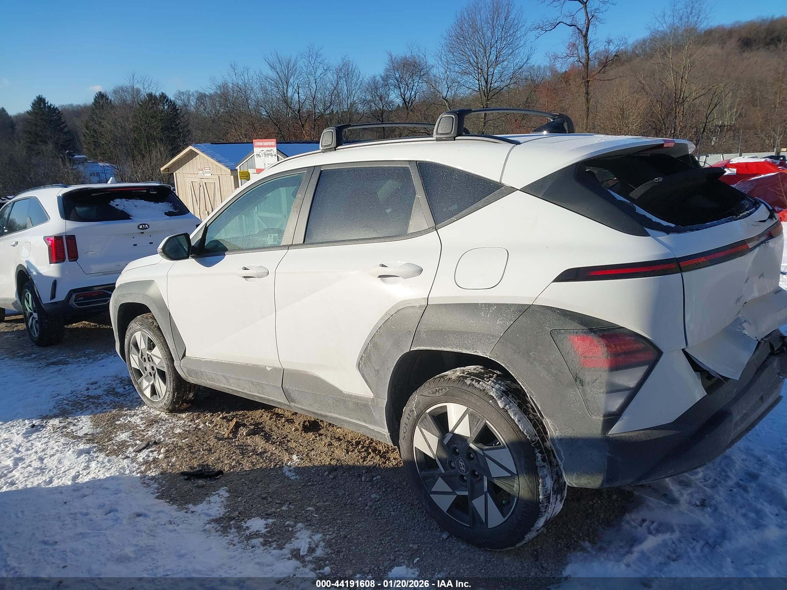HYUNDAI KONA image 3