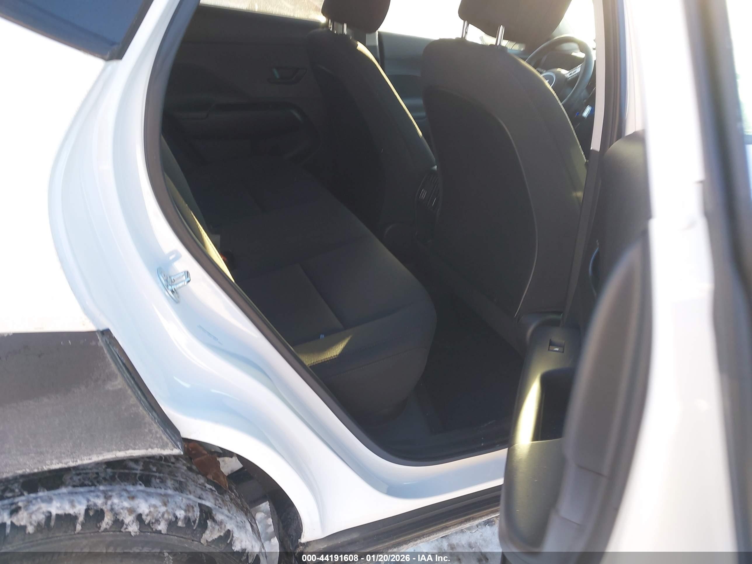 HYUNDAI KONA image 8