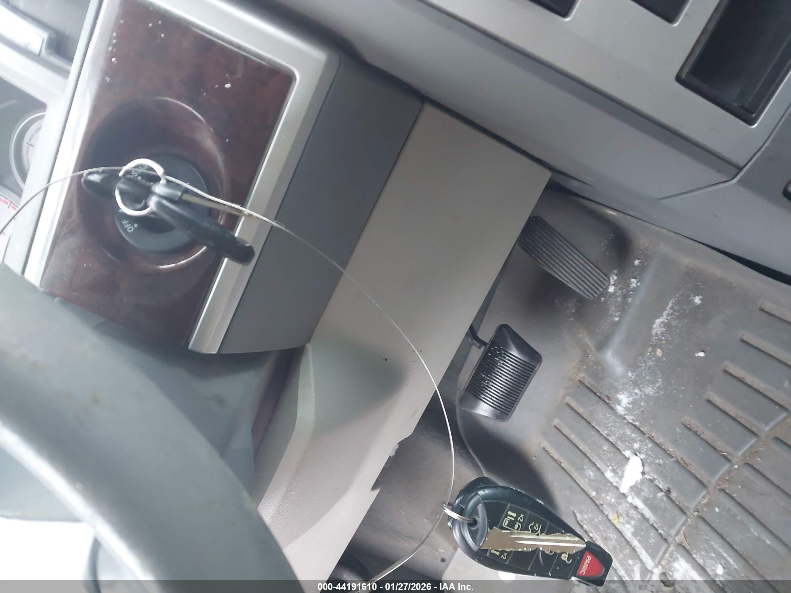 CHRYSLER TOWN image 11