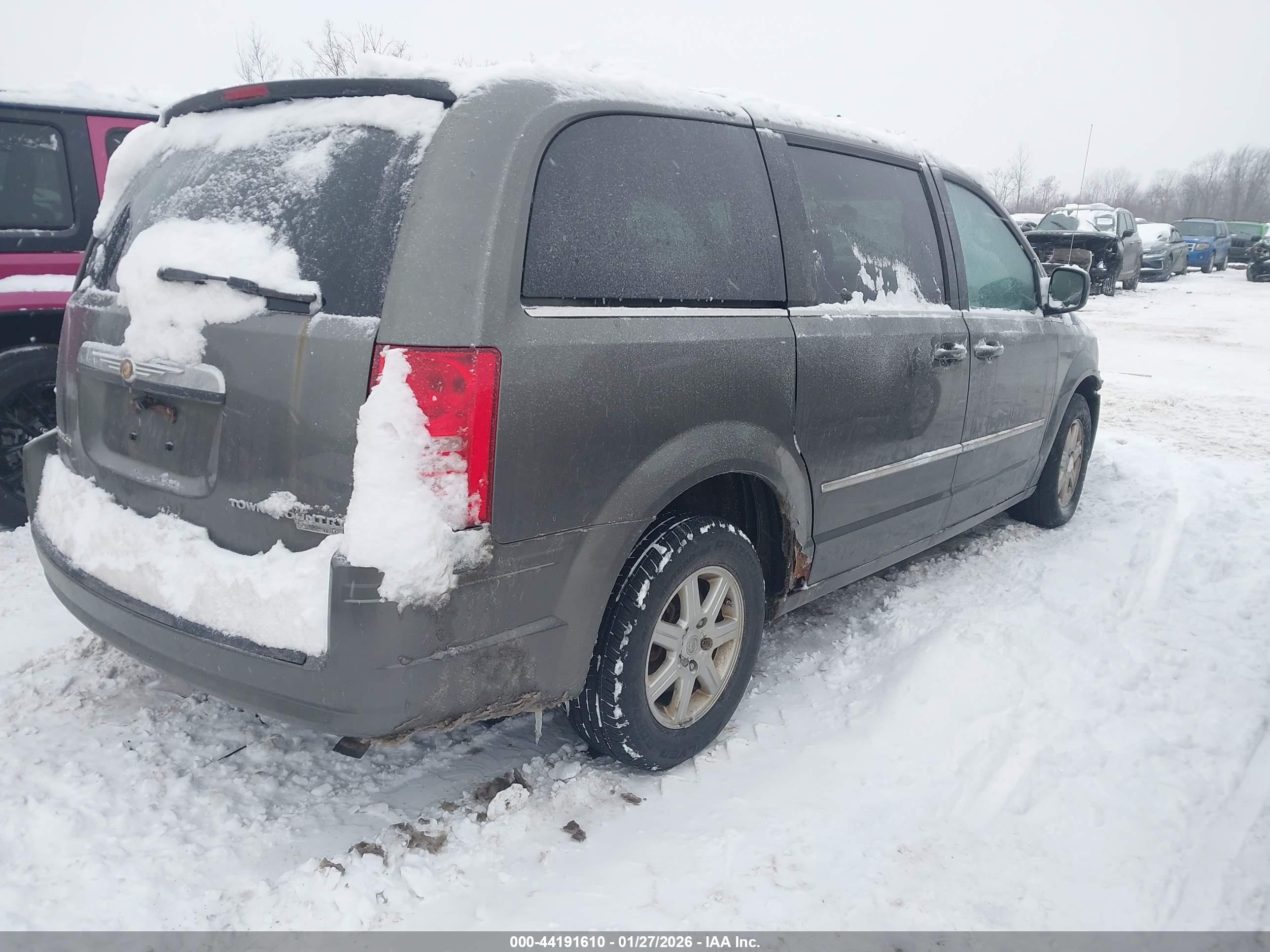 CHRYSLER TOWN image 4