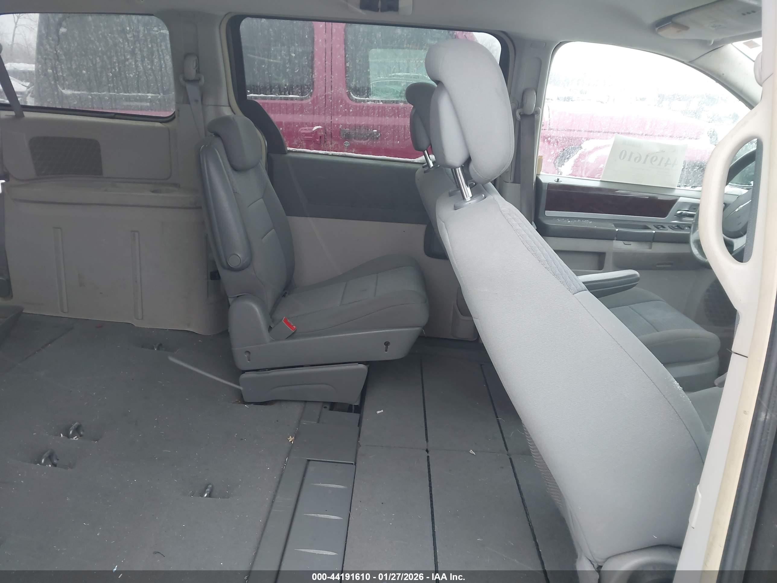 CHRYSLER TOWN image 8