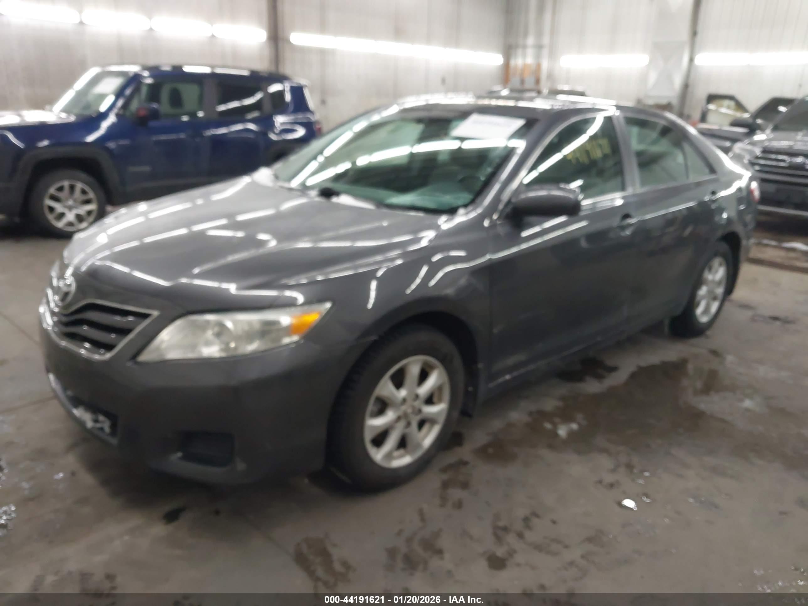 TOYOTA CAMRY image 2