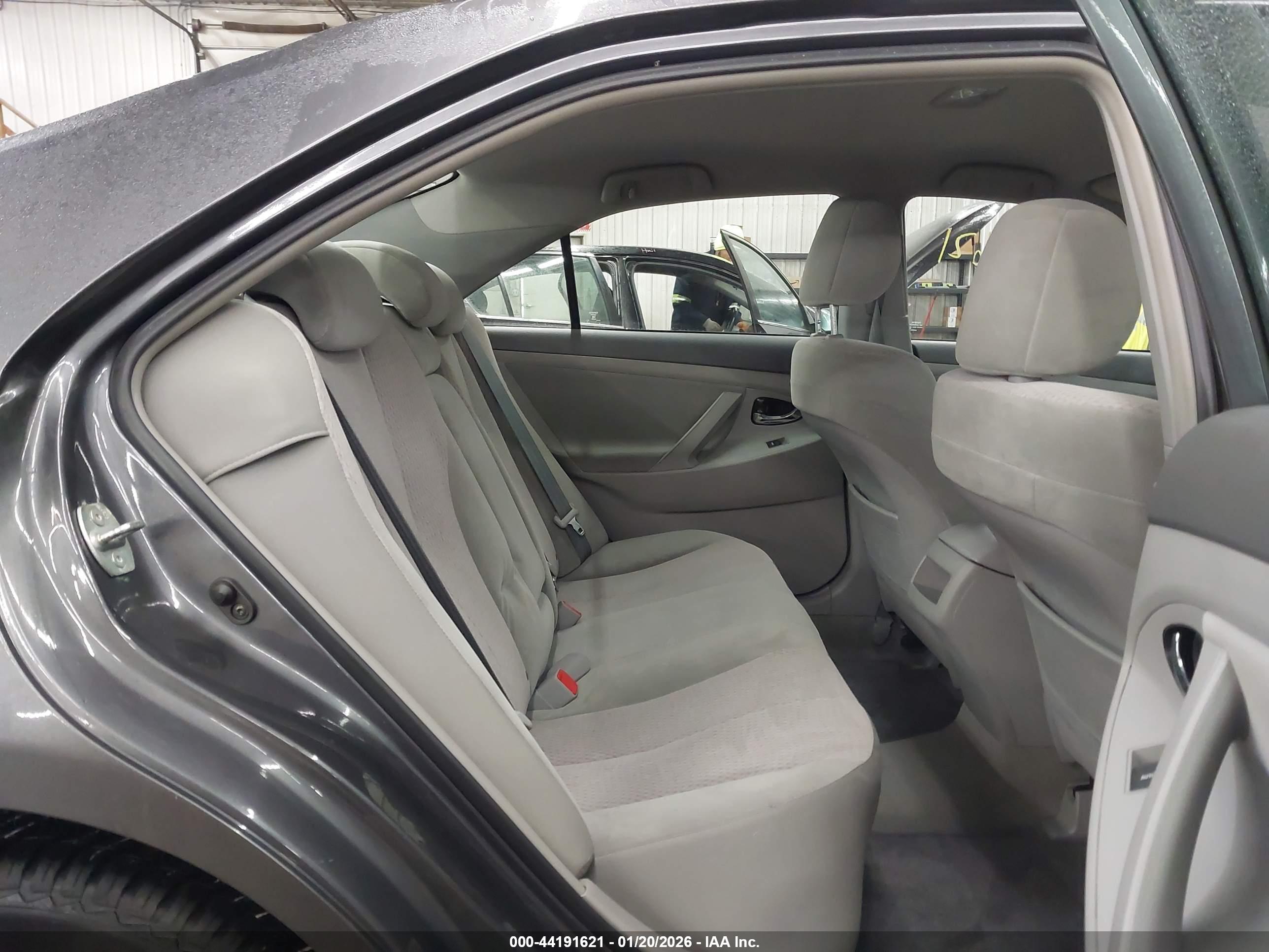 TOYOTA CAMRY image 8