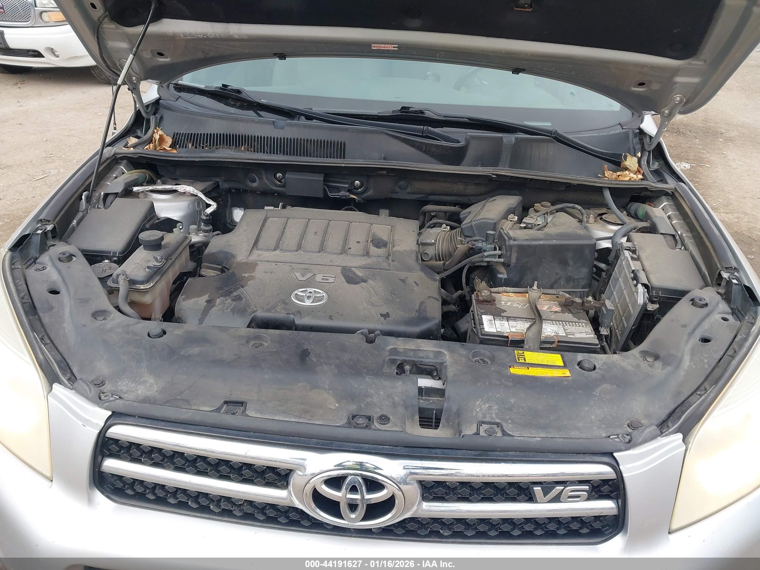 TOYOTA RAV4 image 10