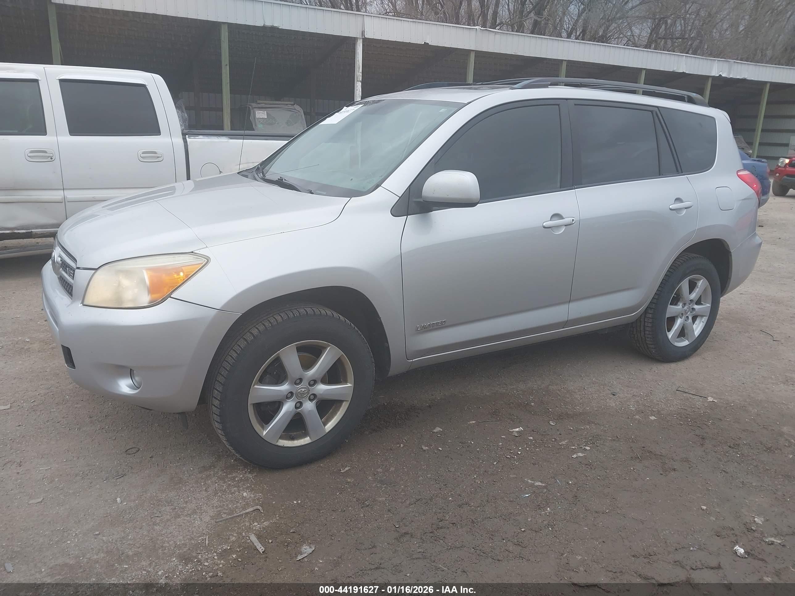 TOYOTA RAV4 image 2