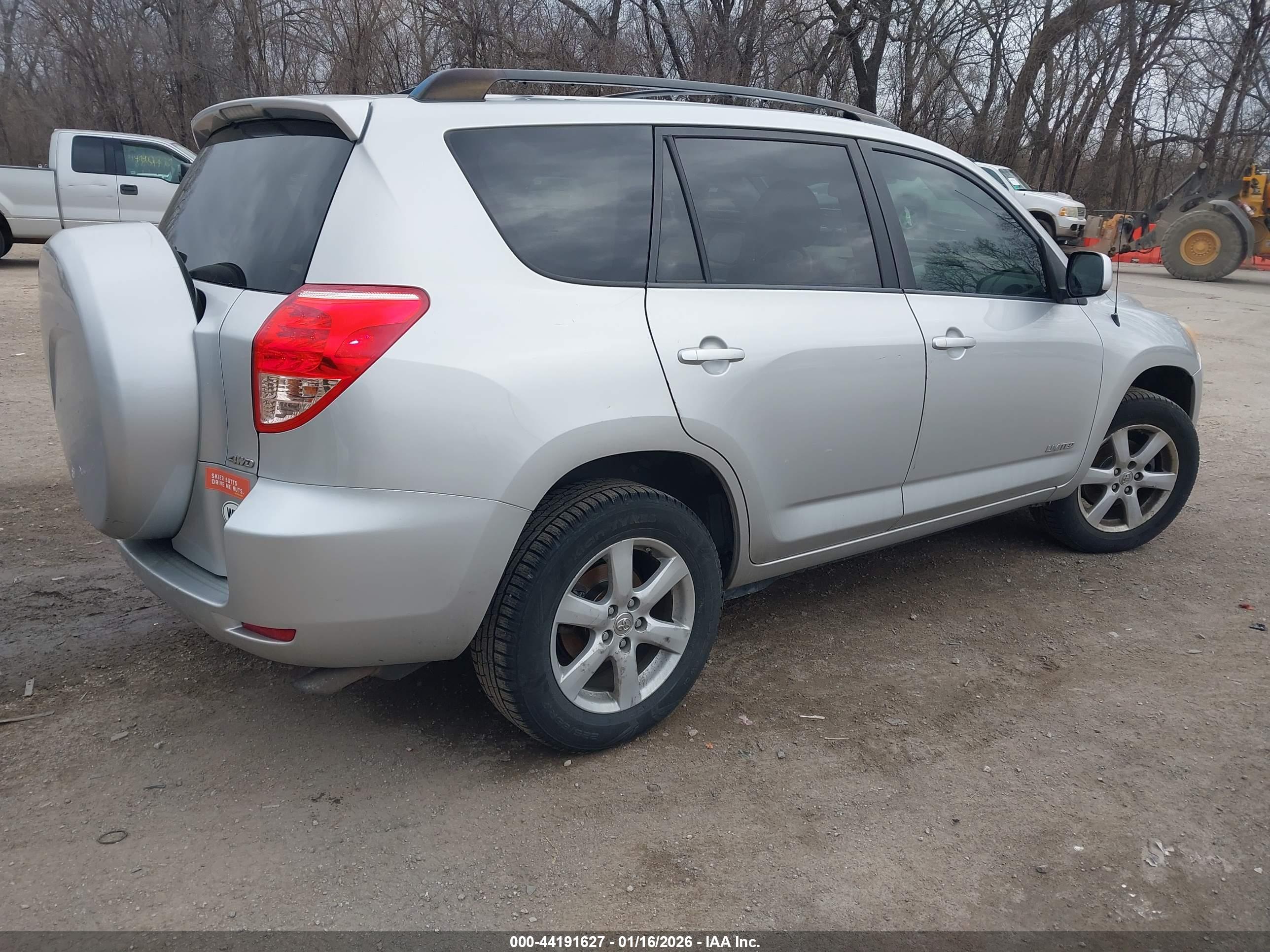 TOYOTA RAV4 image 4