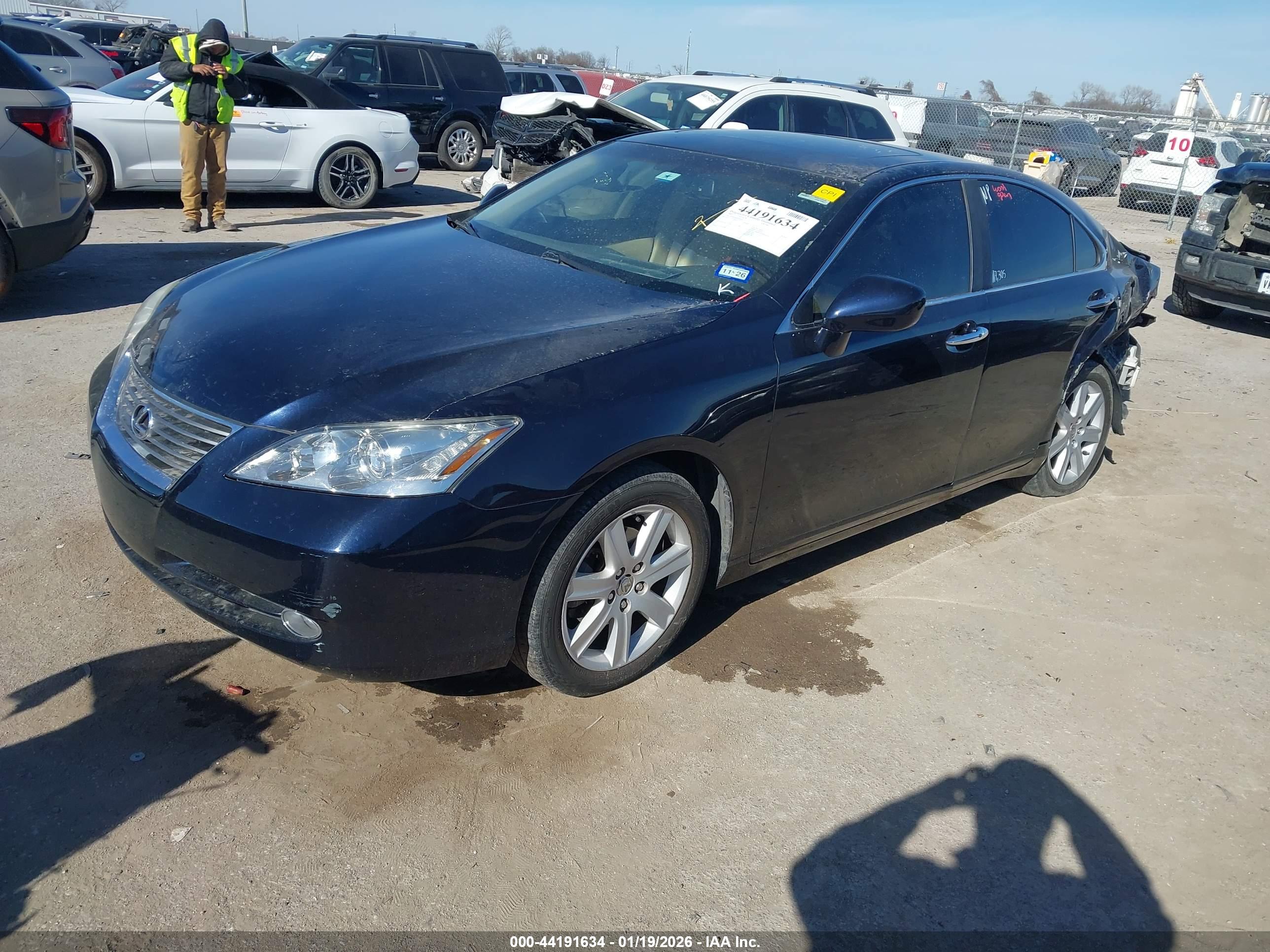 LEXUS ES image 2