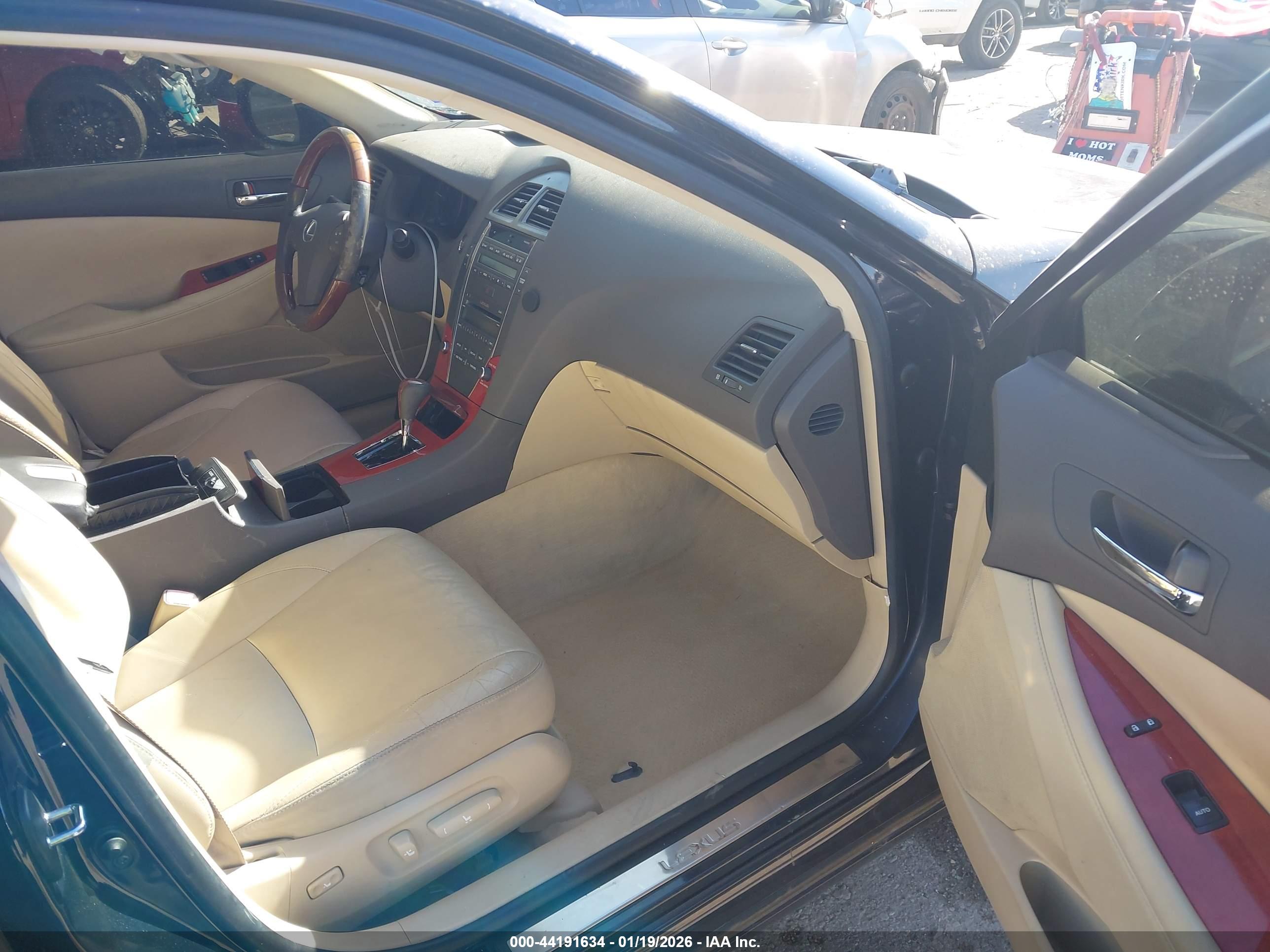 LEXUS ES image 5
