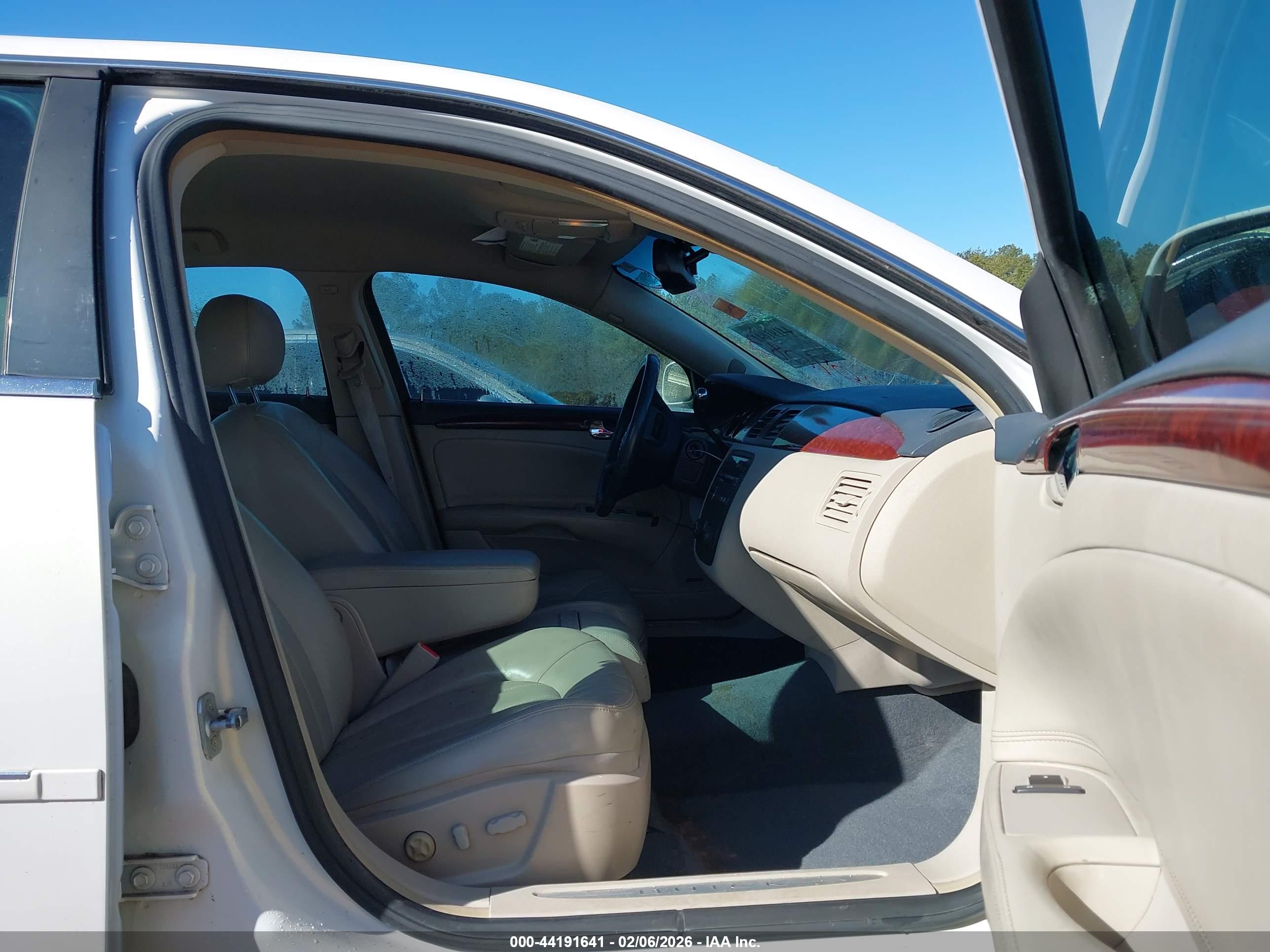 BUICK LUCERNE image 5