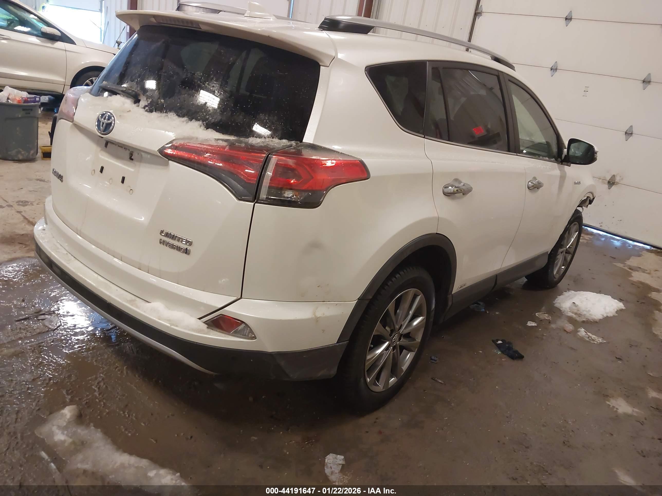 TOYOTA RAV4 image 4