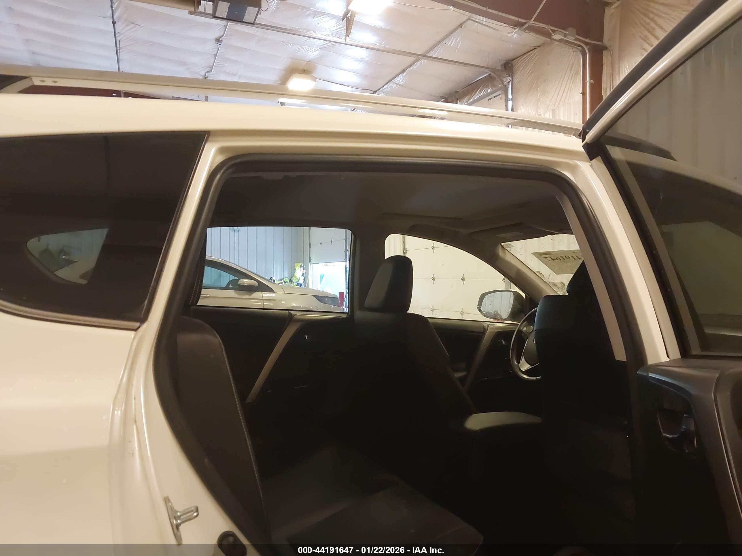 TOYOTA RAV4 image 8