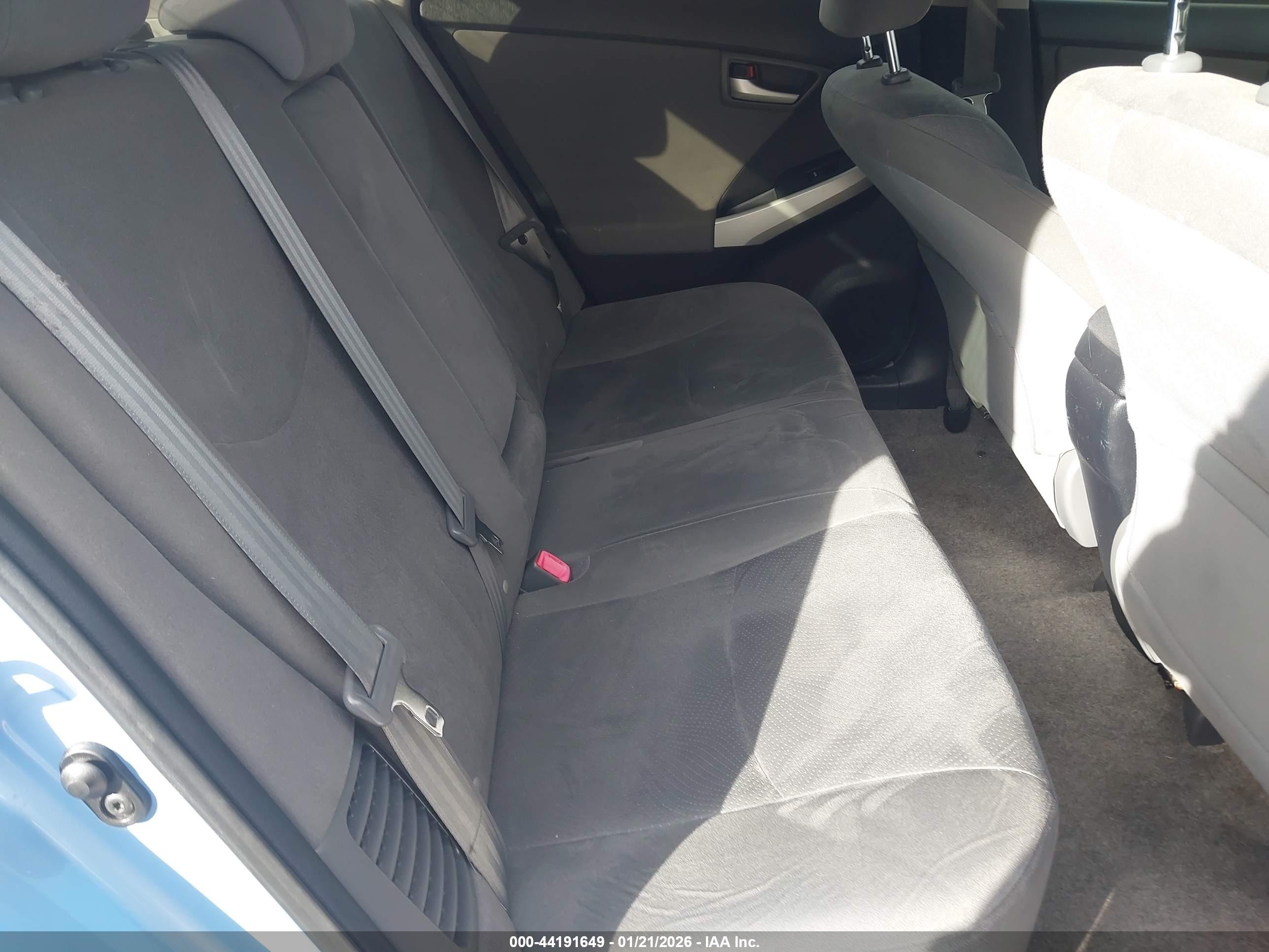 TOYOTA PRIUS image 8