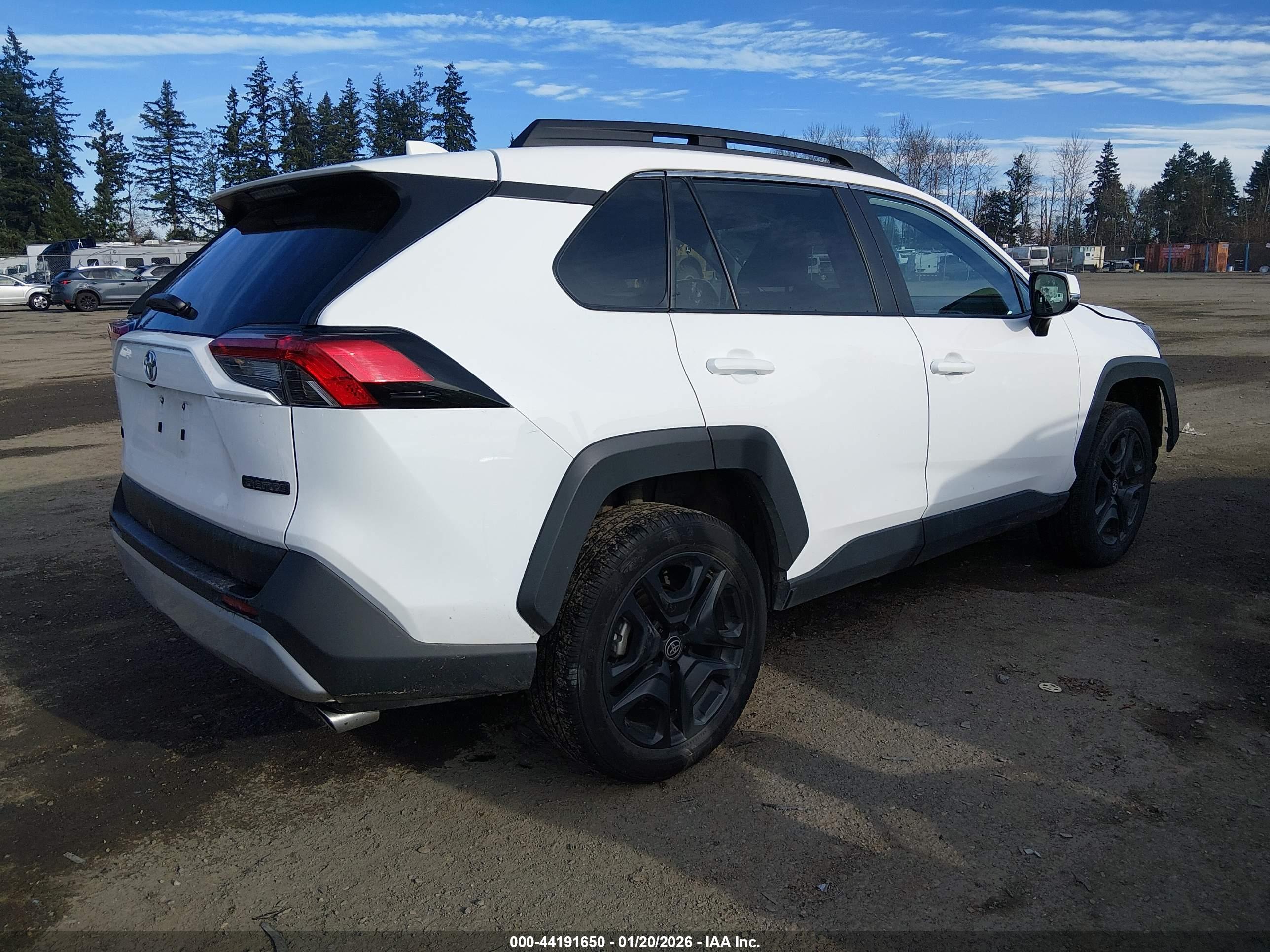 TOYOTA RAV4 image 4