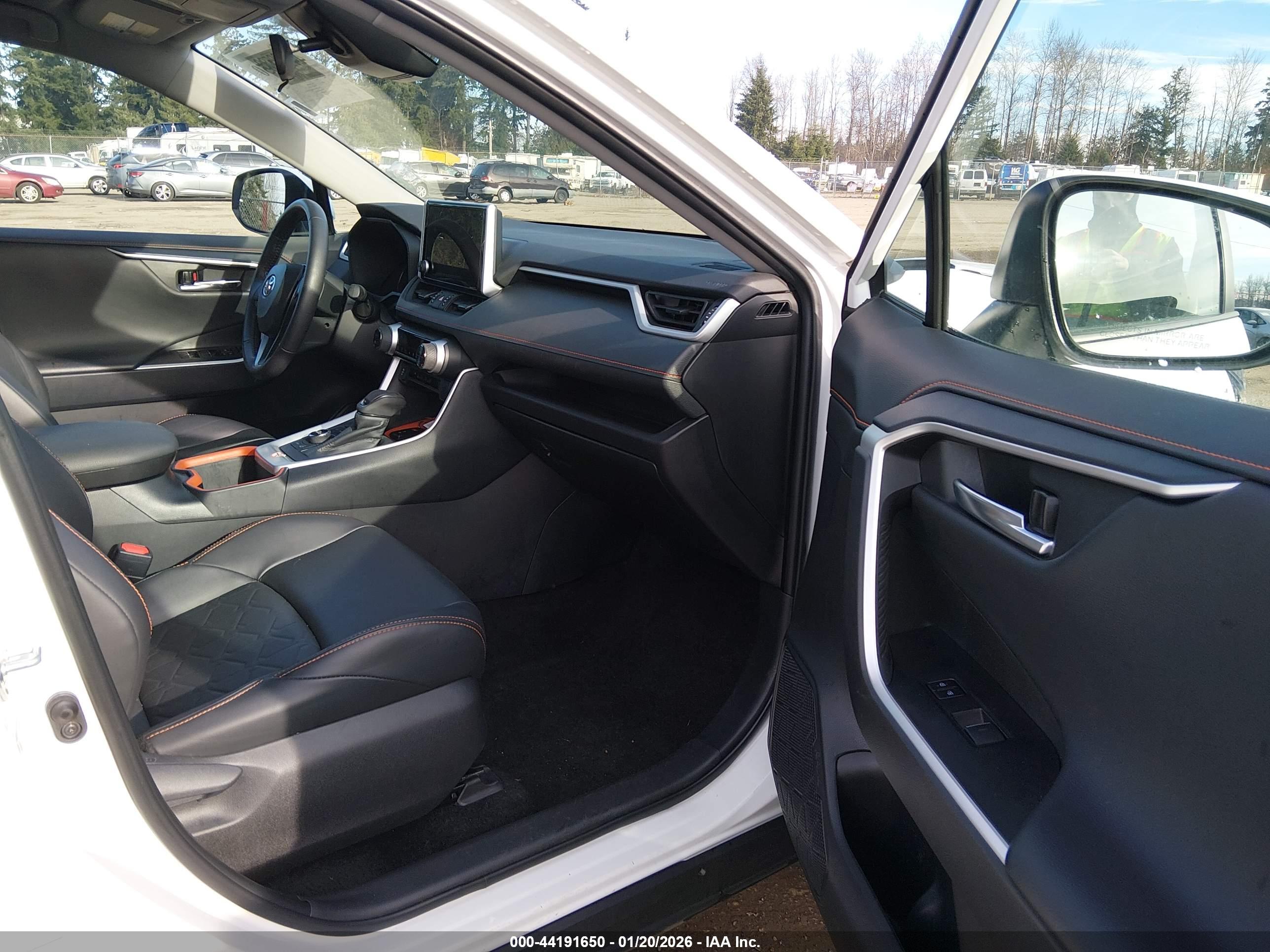 TOYOTA RAV4 image 5