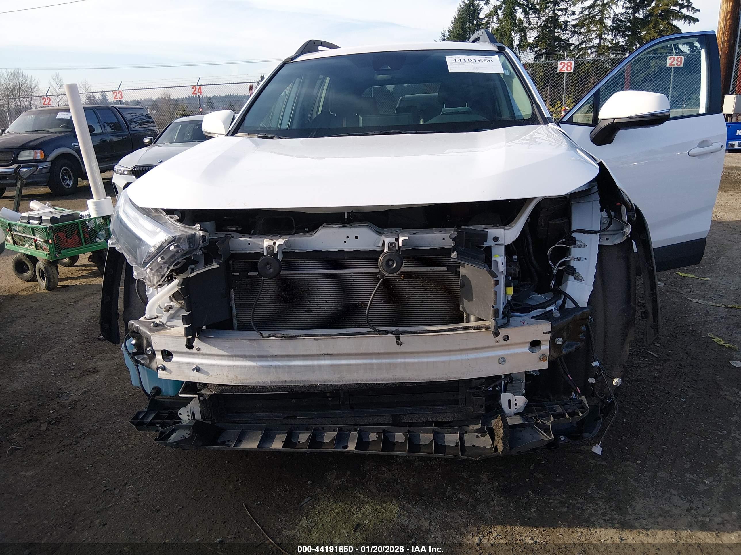 TOYOTA RAV4 image 6