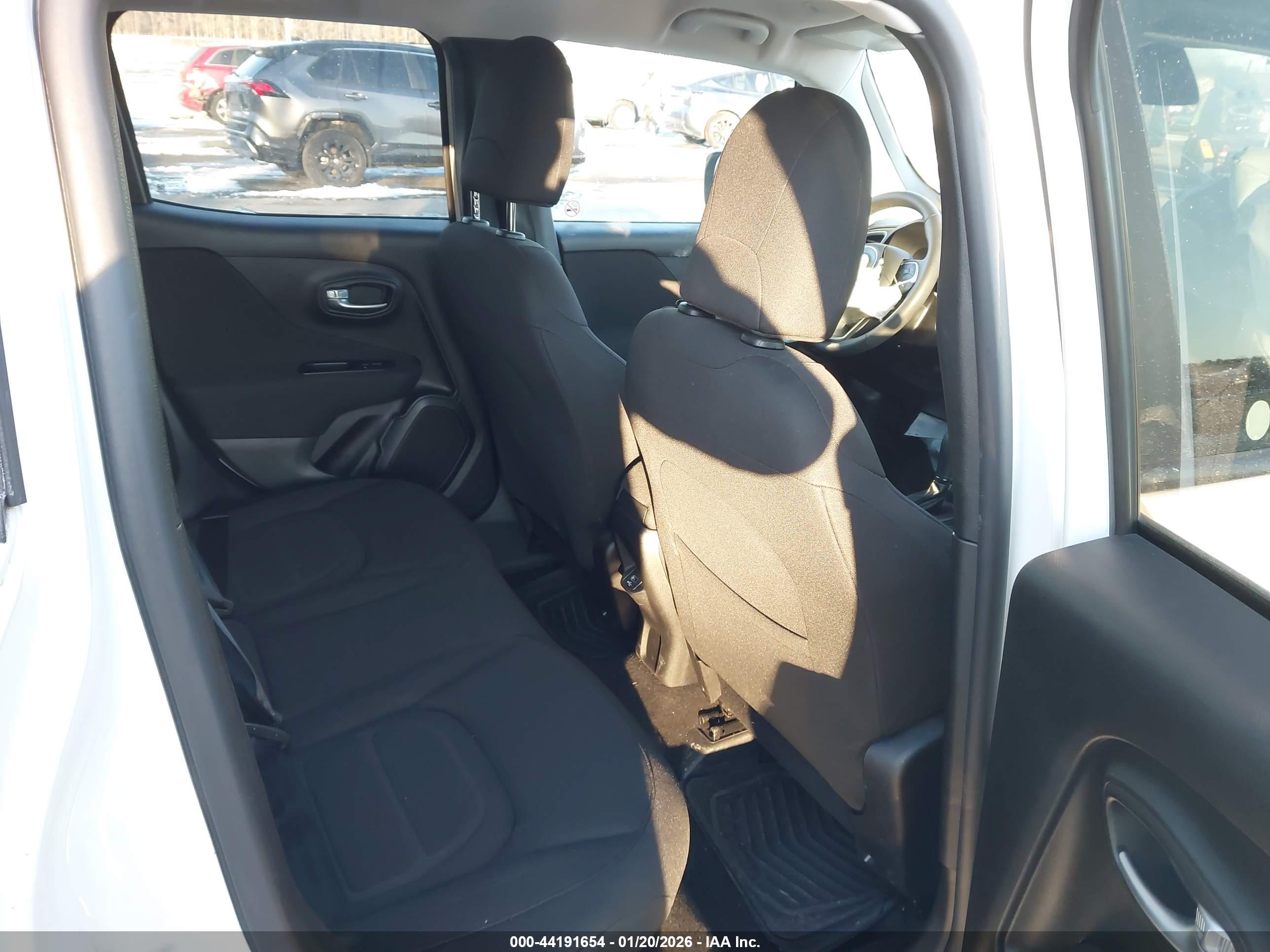 JEEP RENEGADE image 8